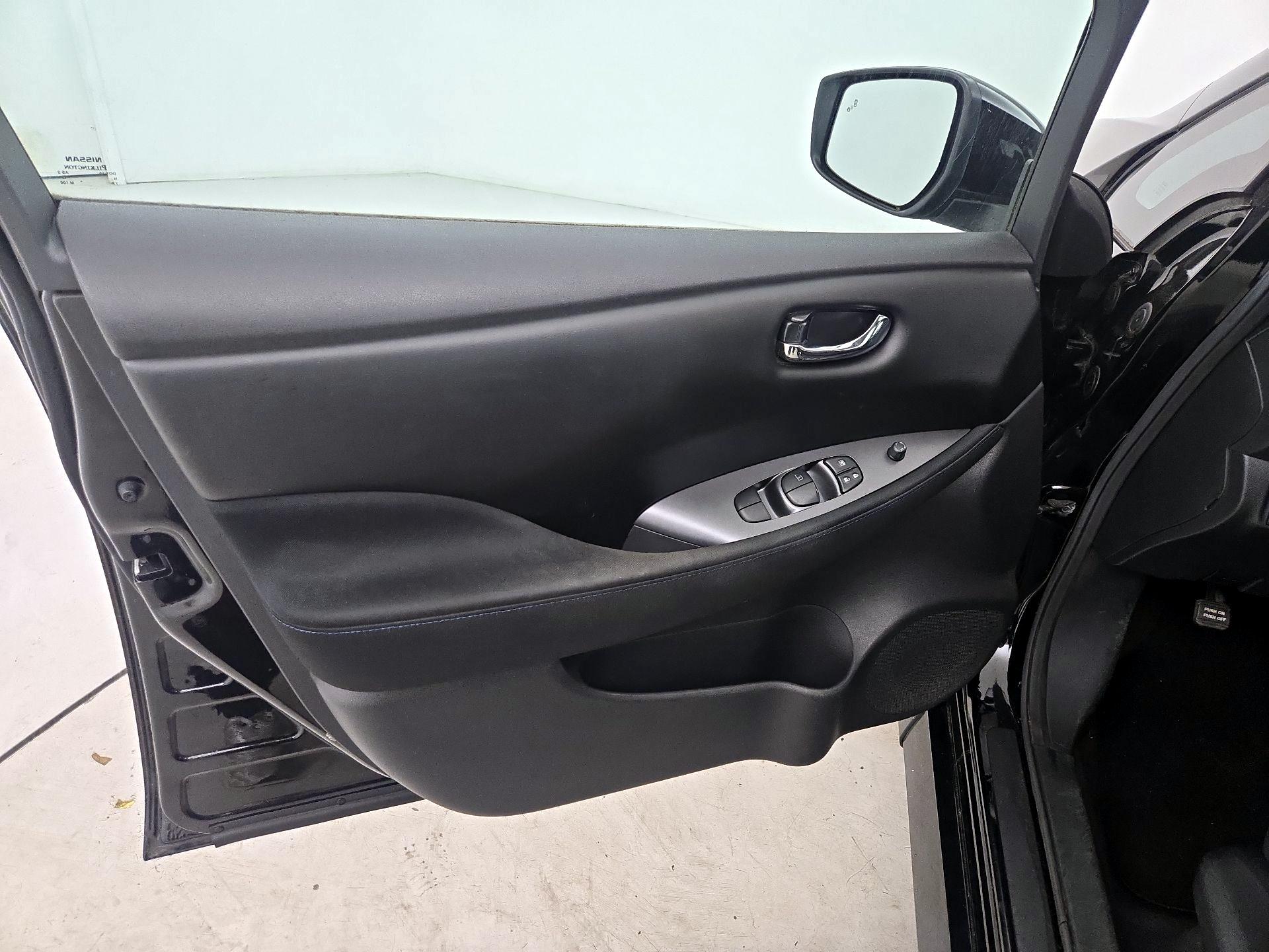 Thumbnail: 2020 Nissan Leaf - 12