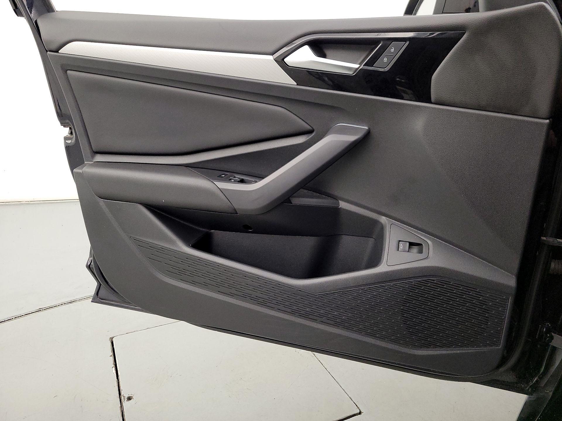 Thumbnail: 2019 Volkswagen Jetta - 12