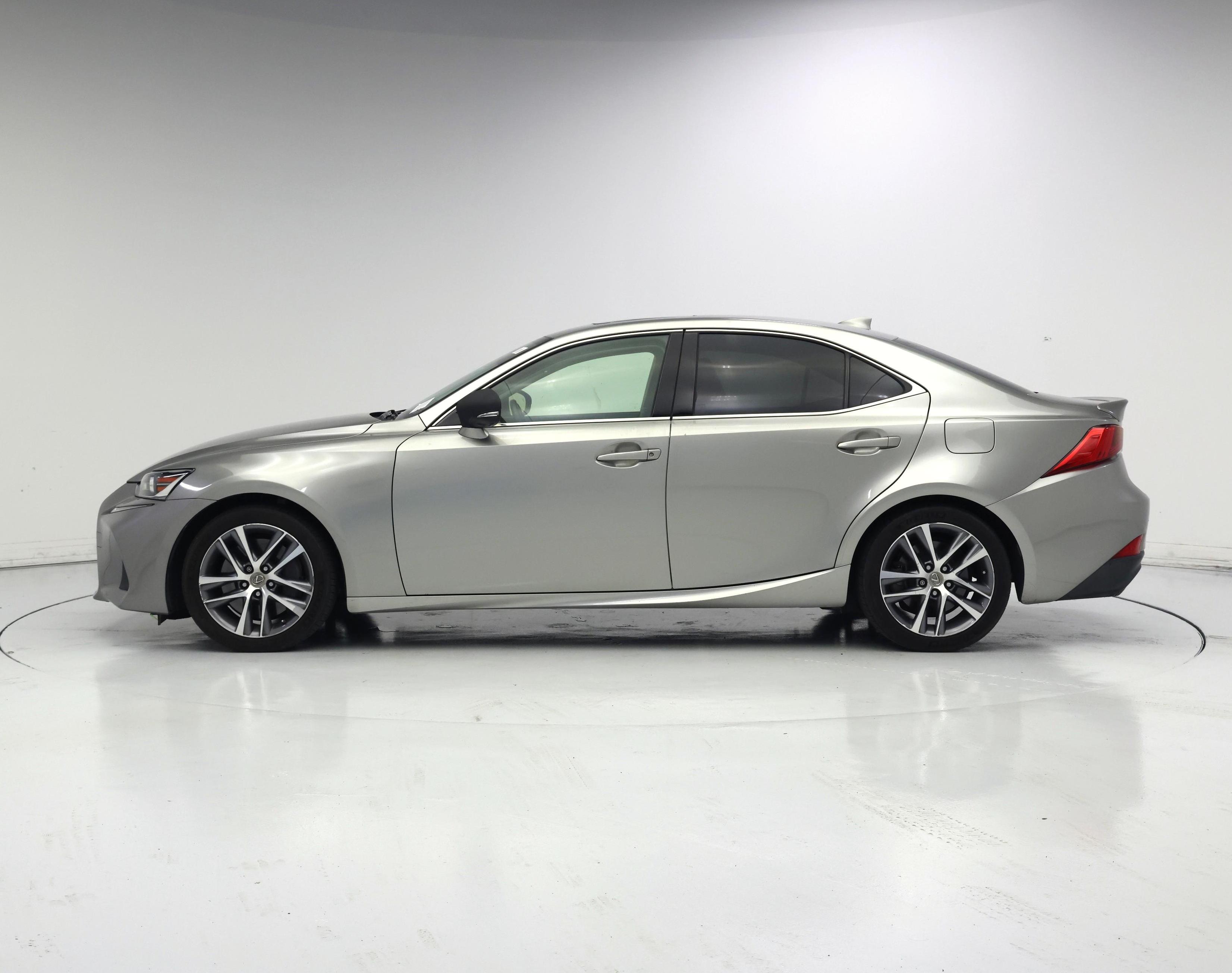 Thumbnail: 2018 Lexus IS - 3