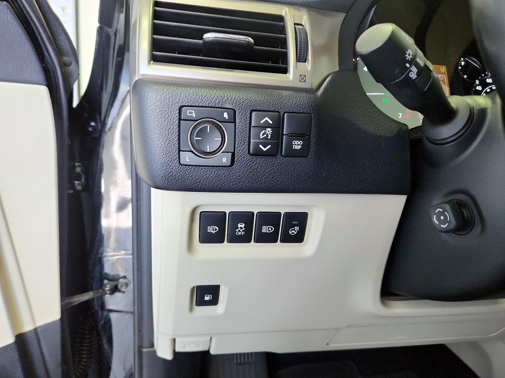 Thumbnail: 2021 Lexus GX - 13