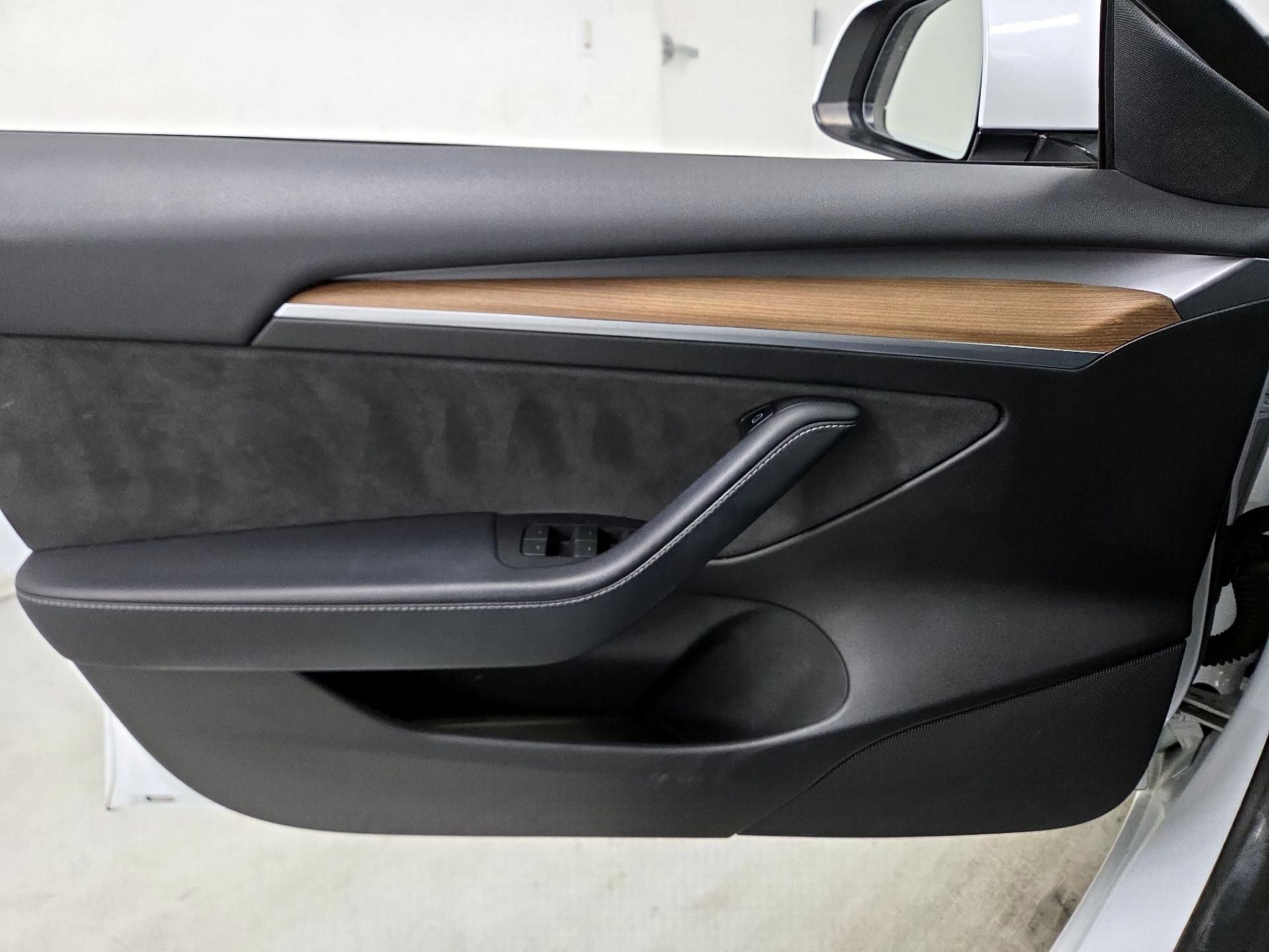 Thumbnail: 2022 Tesla Model 3 - 12