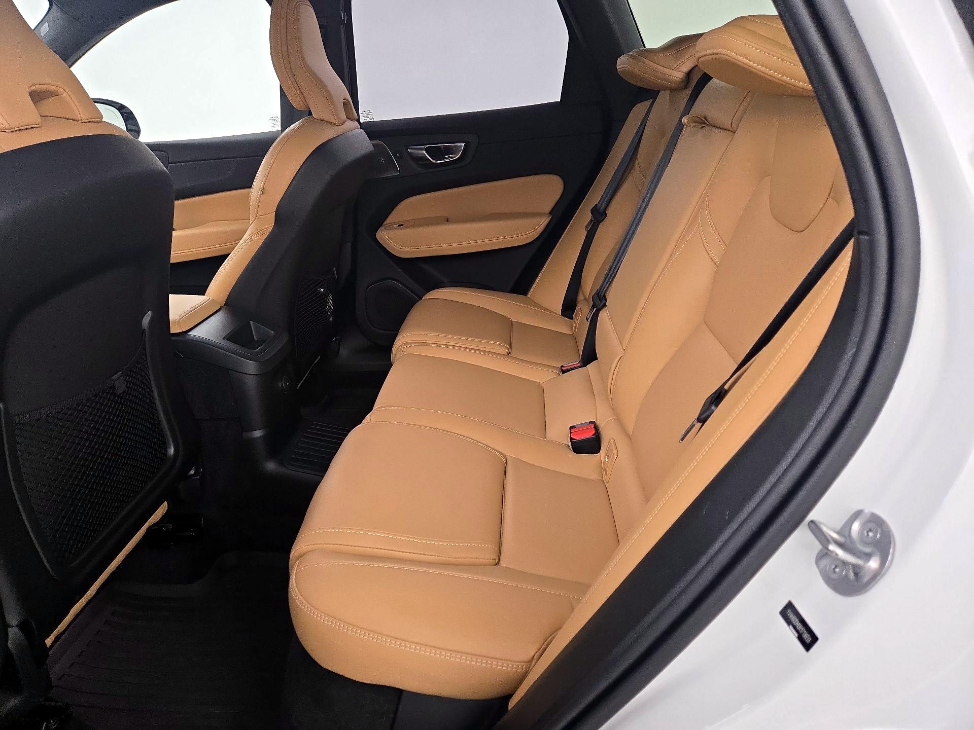 Thumbnail: 2024 Volvo XC60 - 20