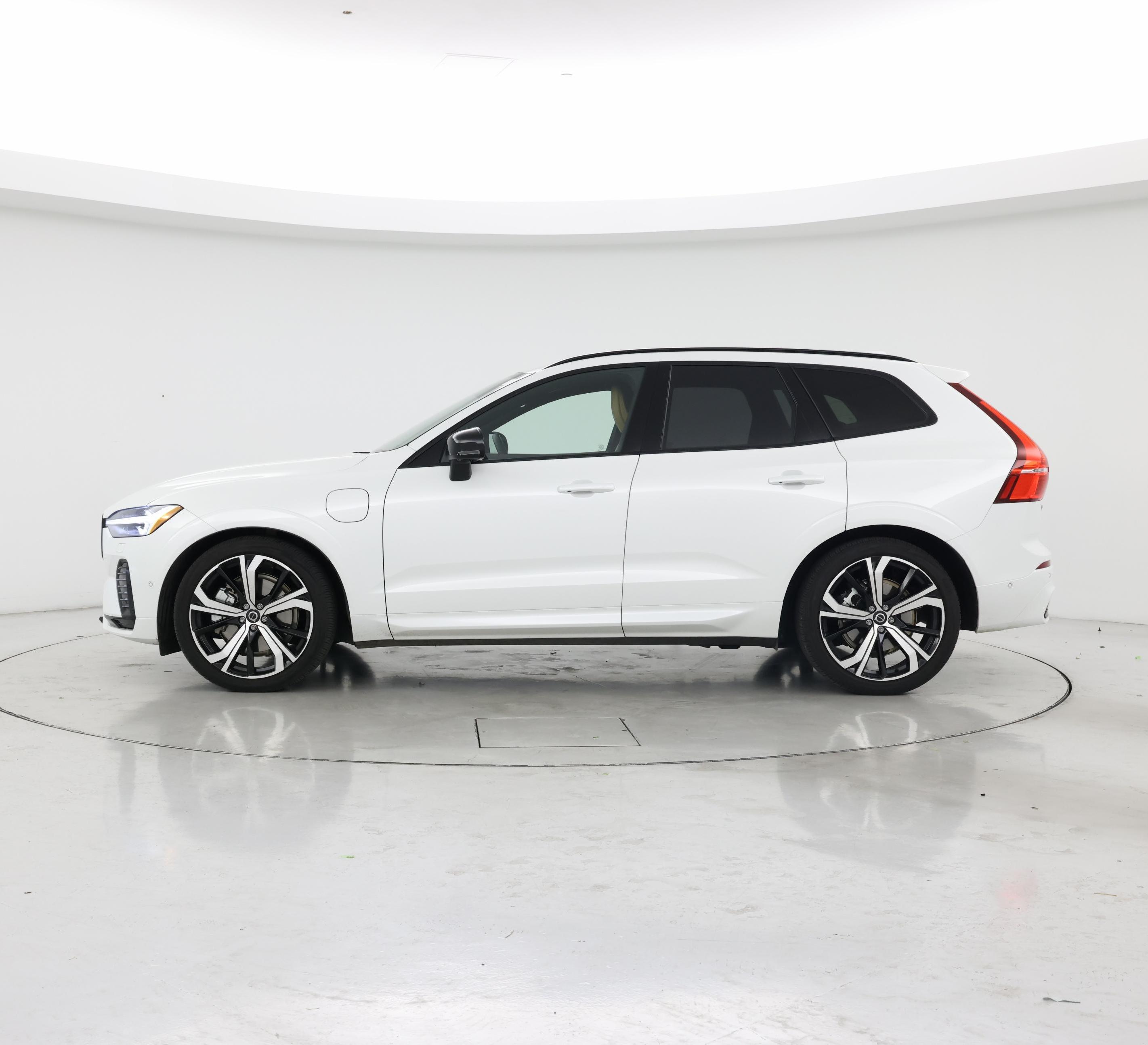Thumbnail: 2024 Volvo XC60 - 3