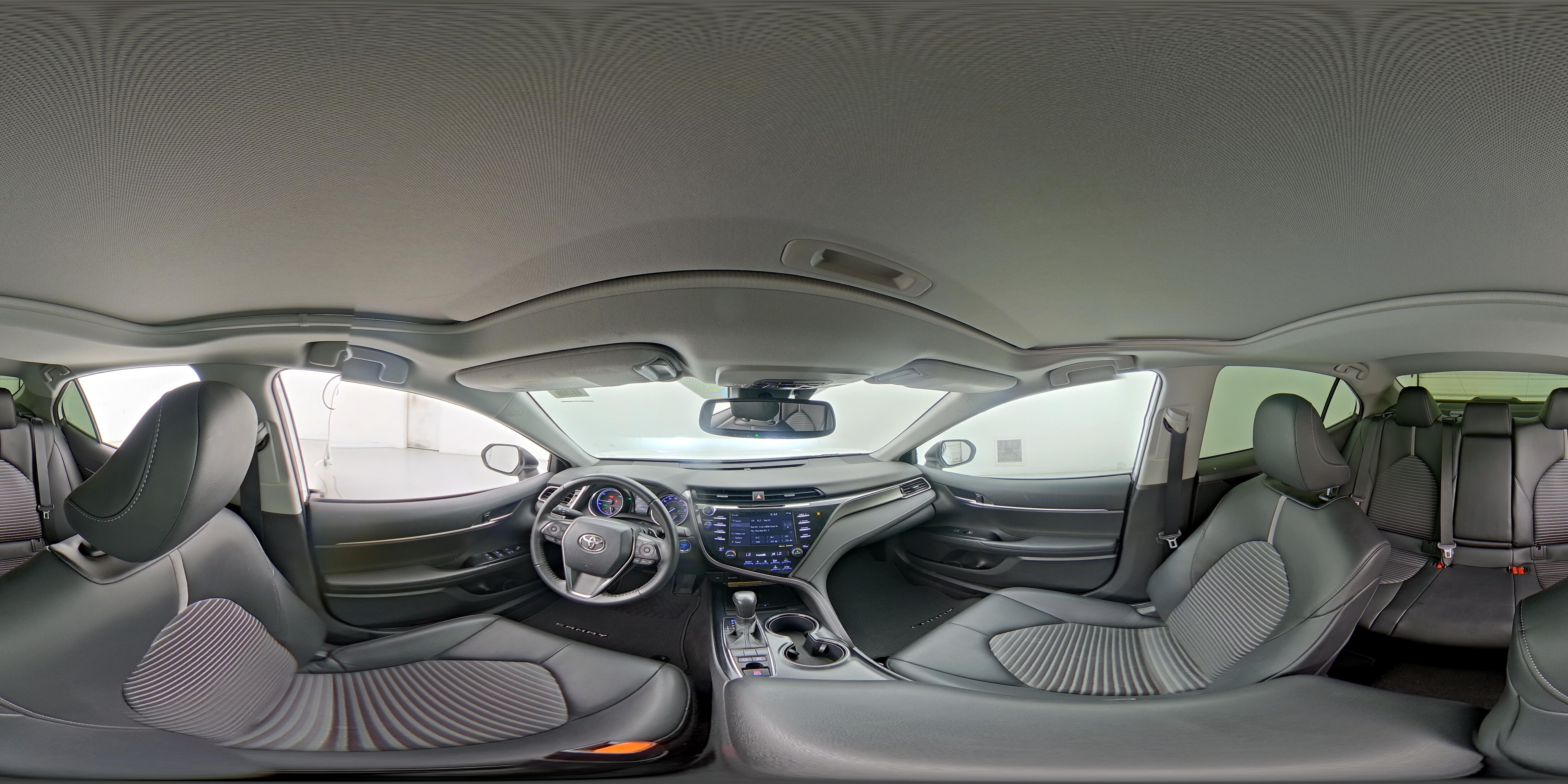 2020 Toyota Camry SE - Photo 24