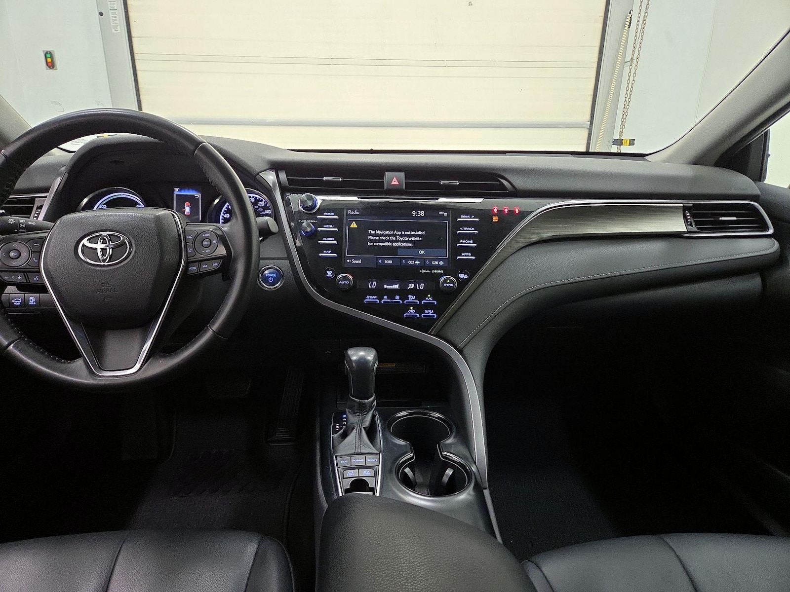 2020 Toyota Camry SE - Photo 10