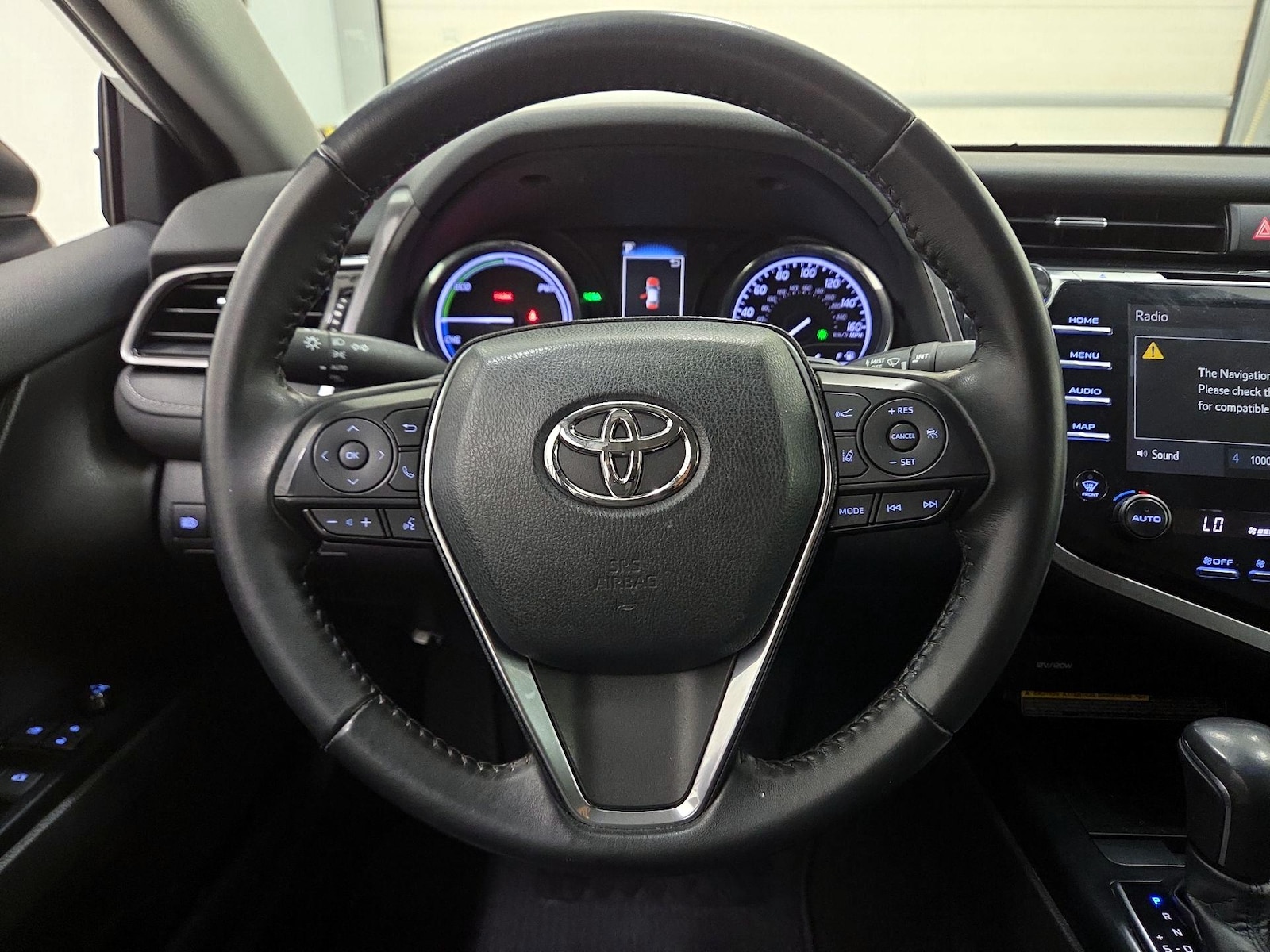 2020 Toyota Camry SE - Photo 11