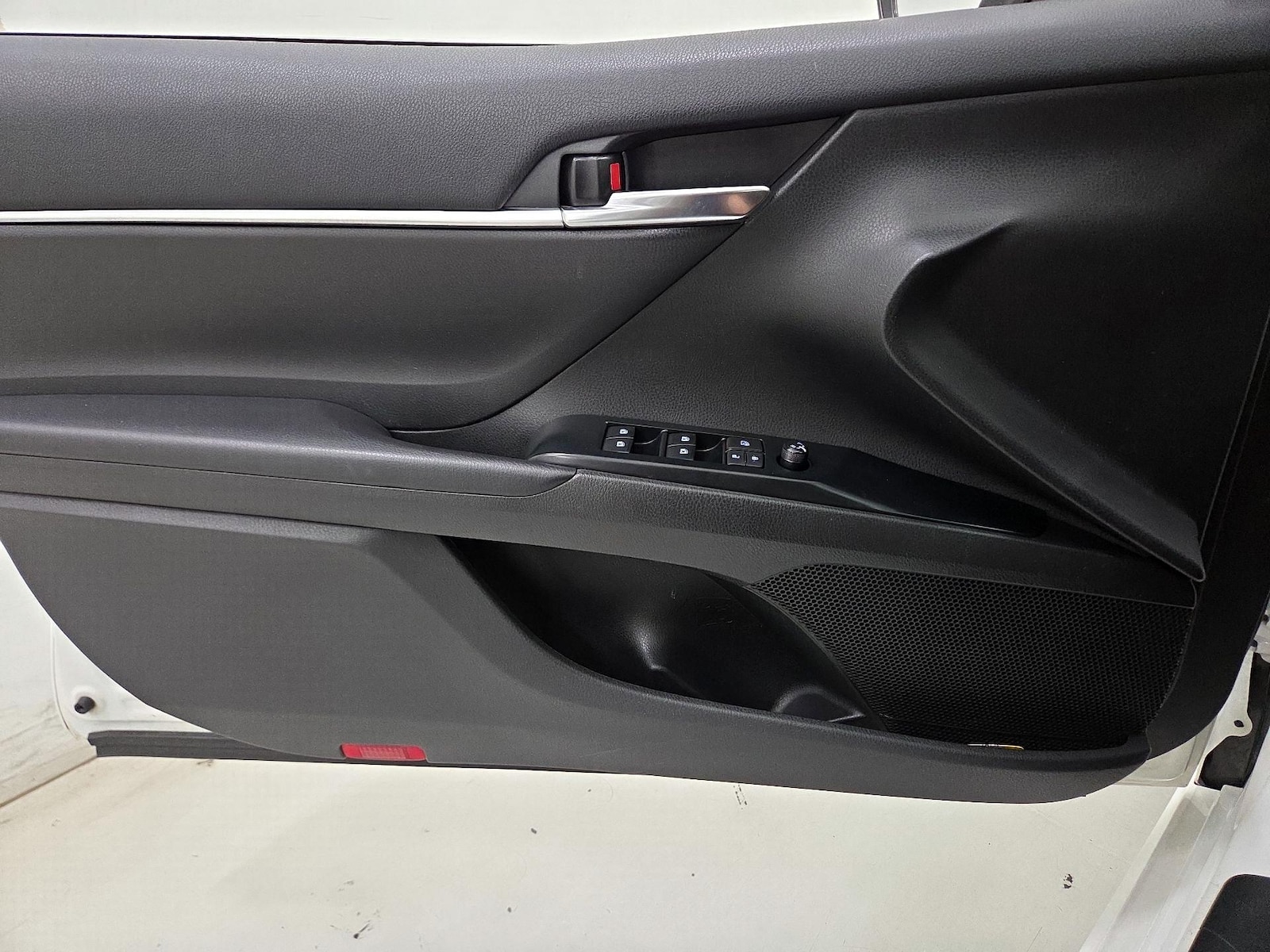 2020 Toyota Camry SE - Photo 13