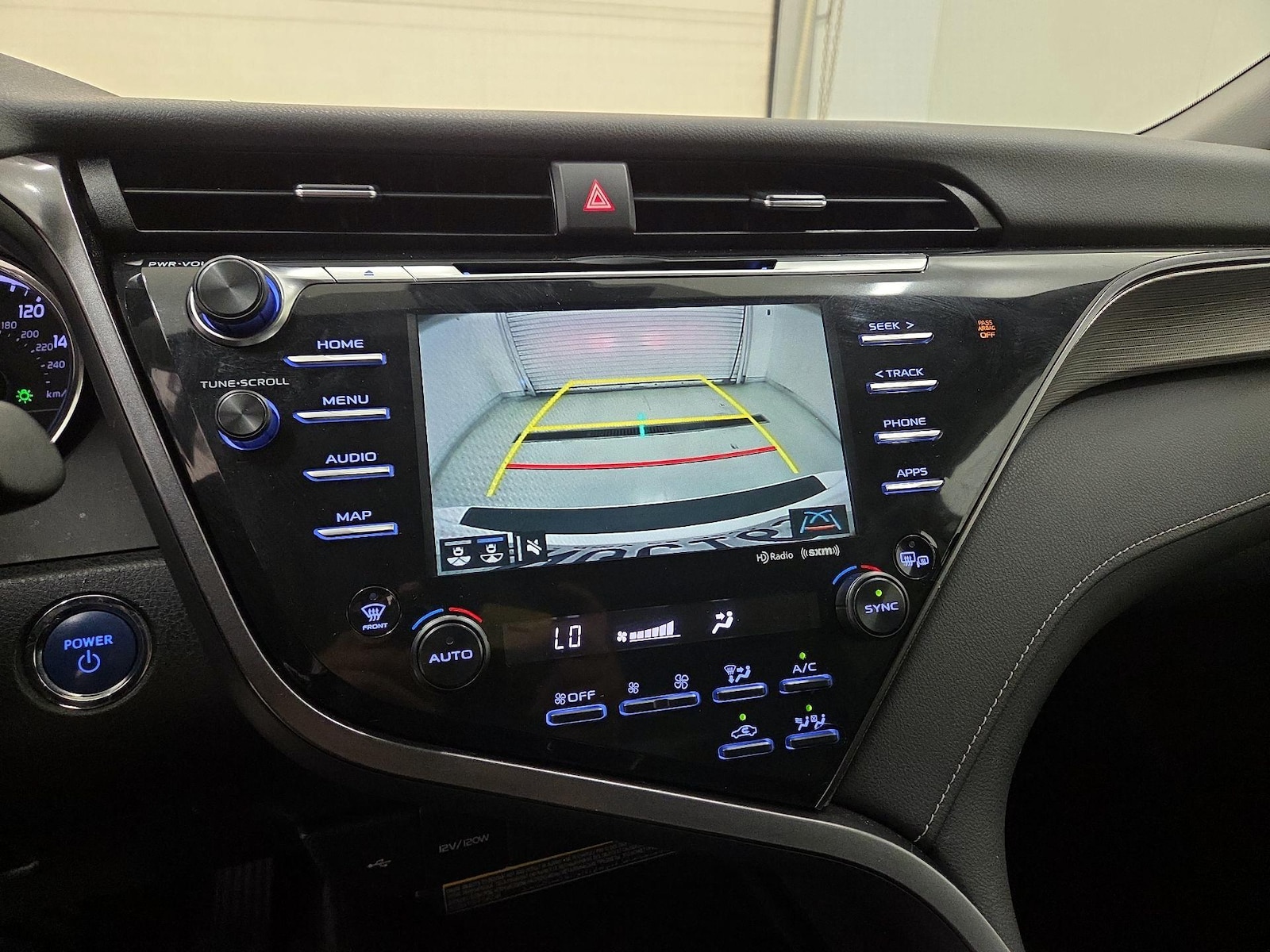 2020 Toyota Camry SE - Photo 15