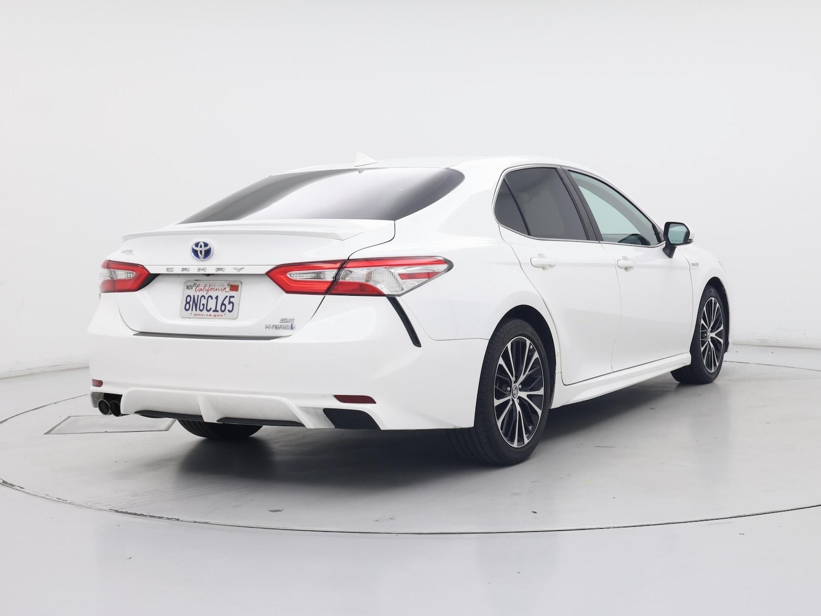 2020 Toyota Camry SE - Photo 9