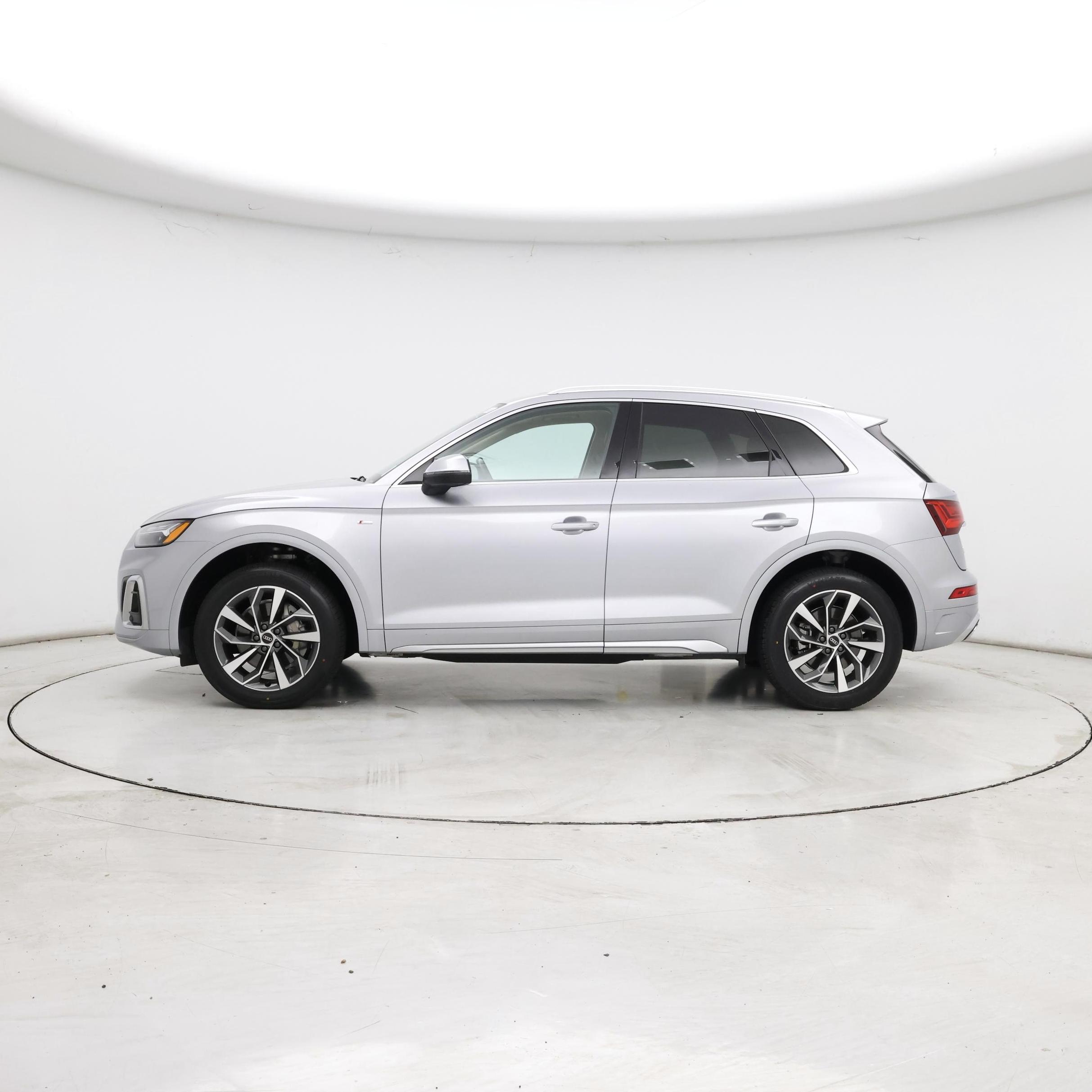 Thumbnail: 2022 Audi Q5 - 3