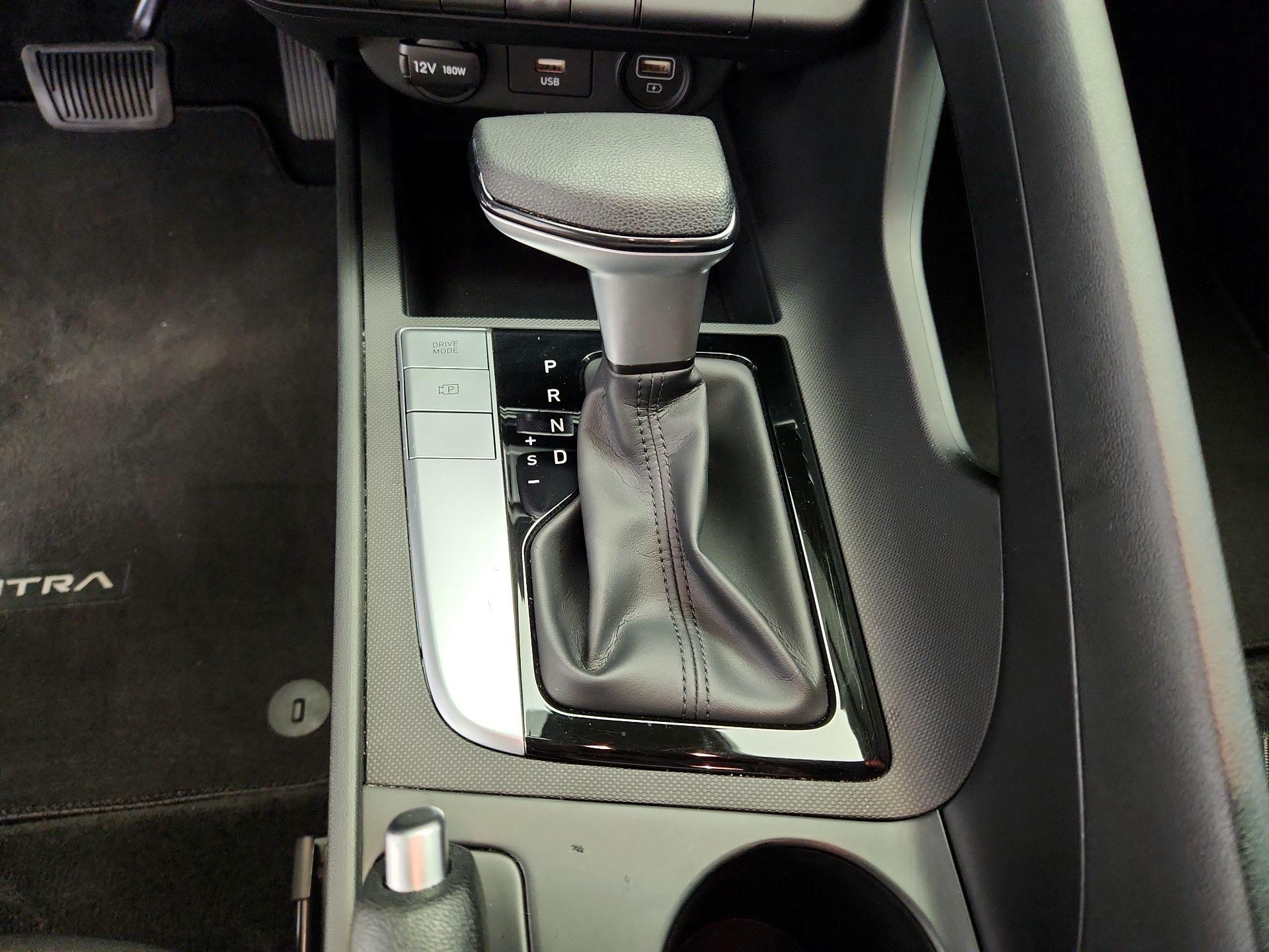 Thumbnail: 2021 Hyundai Elantra - 17