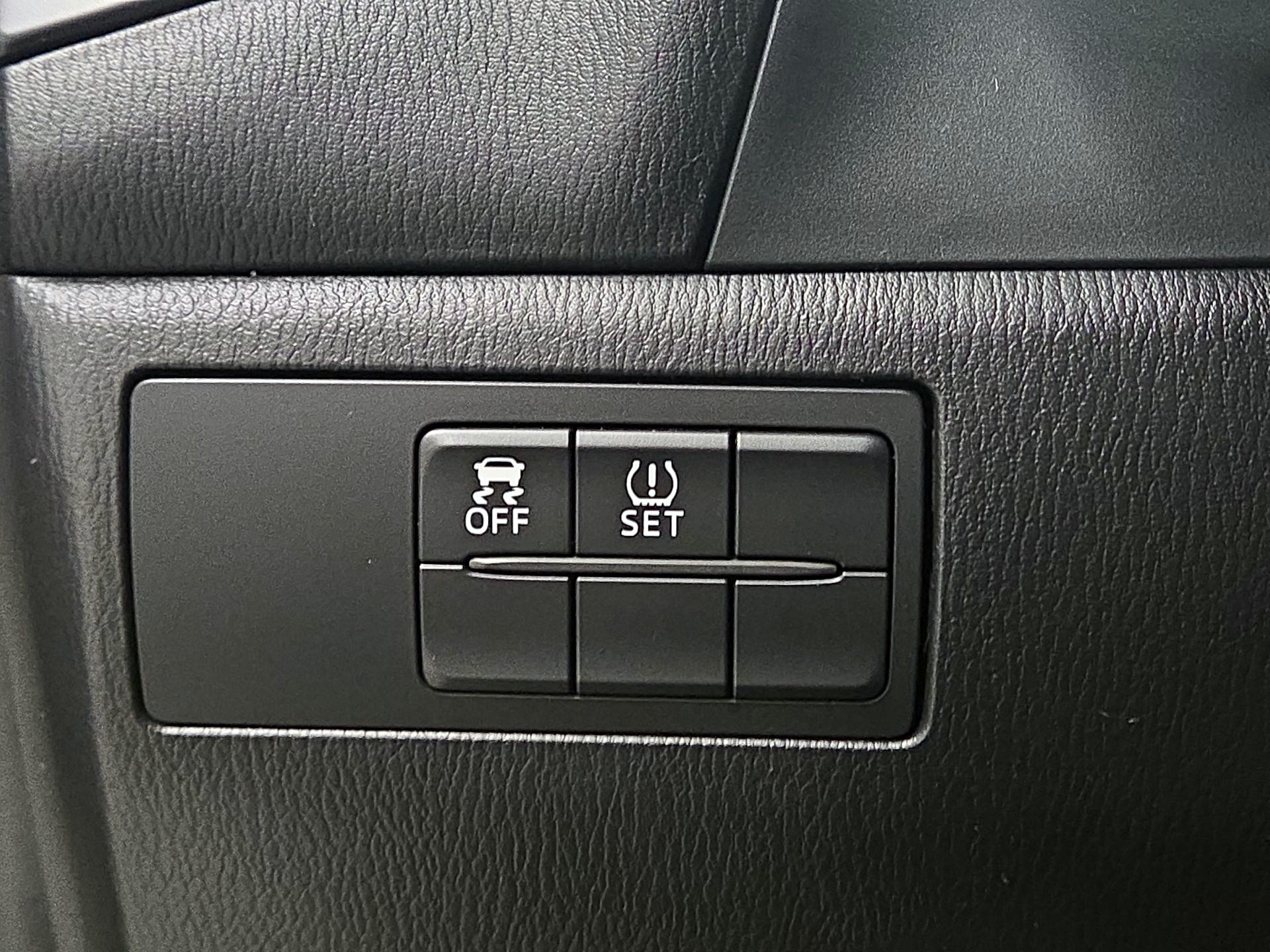 Thumbnail: 2015 Mazda Mazda3 - 13