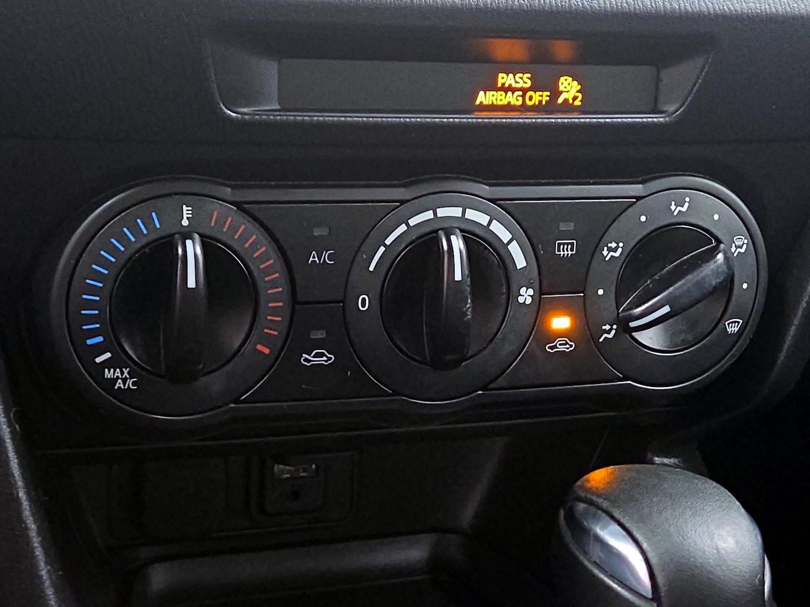 2015 Mazda MAZDA3 i SV - Photo 16
