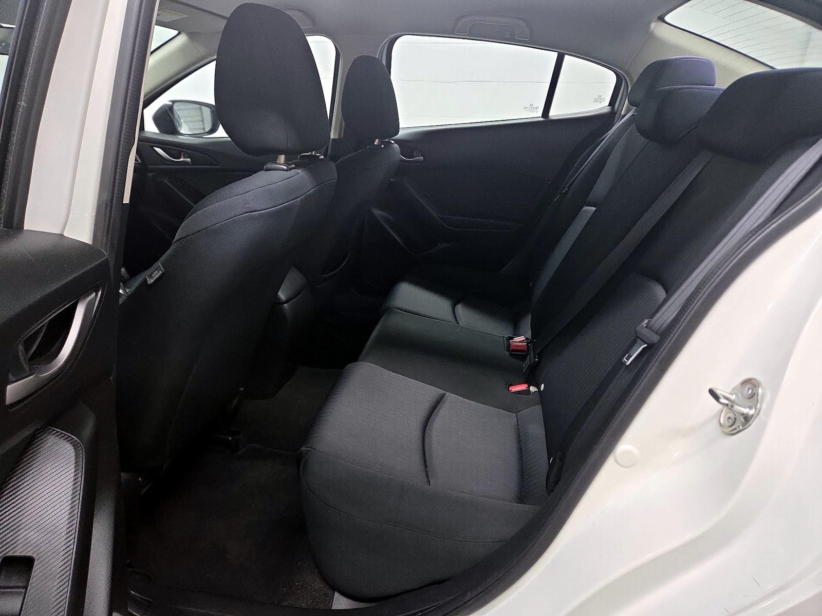 2015 Mazda MAZDA3 i SV - Photo 19