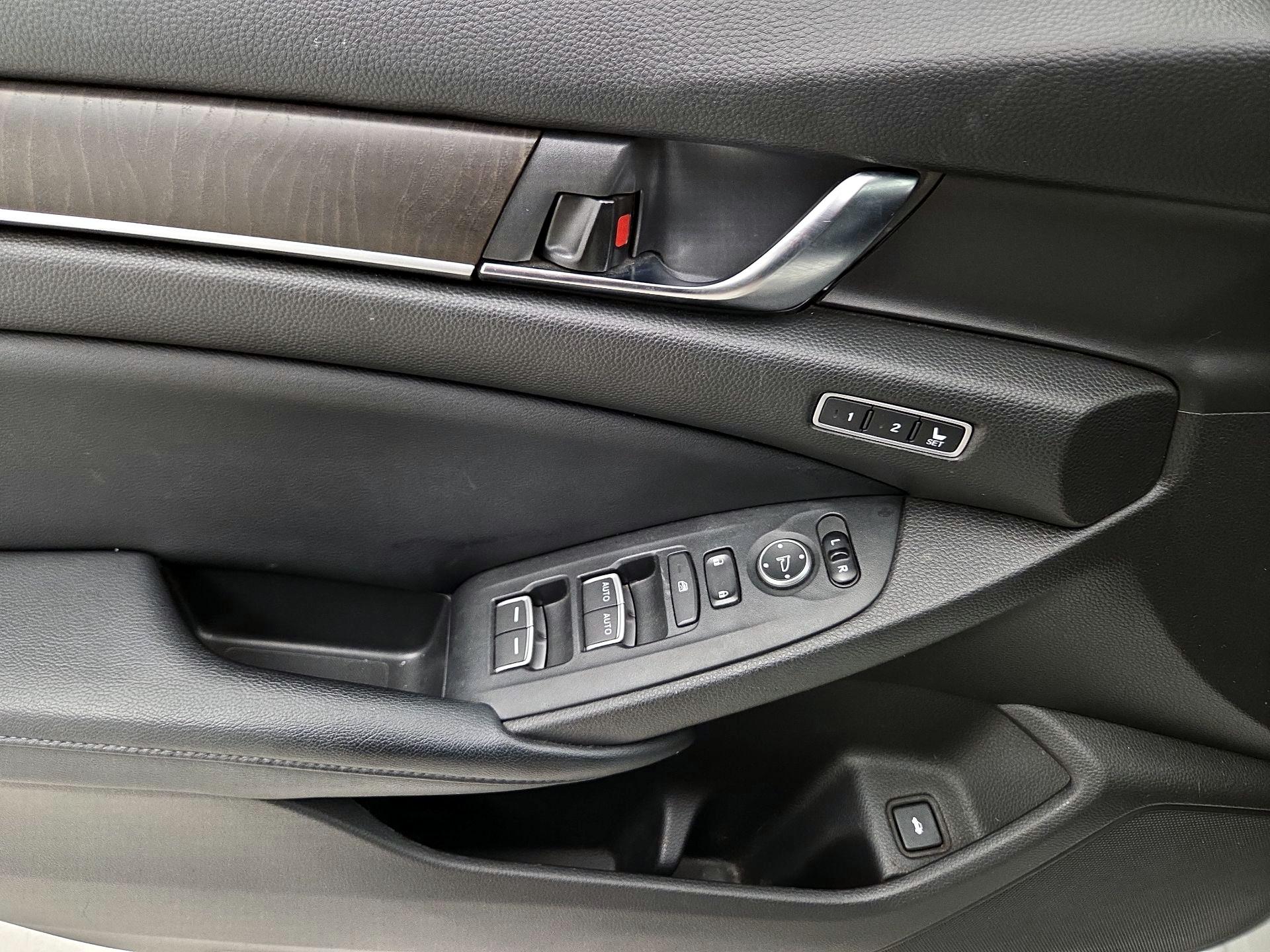 Thumbnail: 2018 Honda Accord - 12