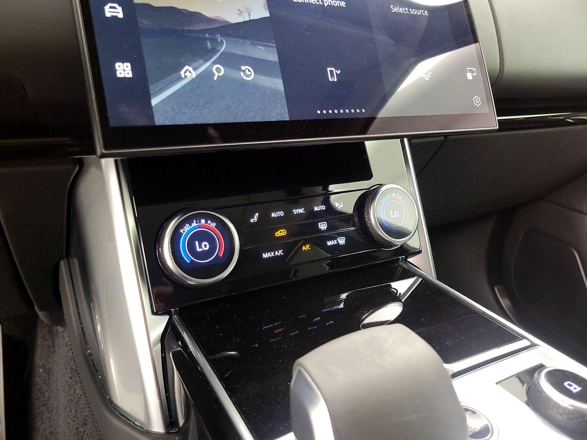 Thumbnail: 2022 Land Rover Range Rover - 17