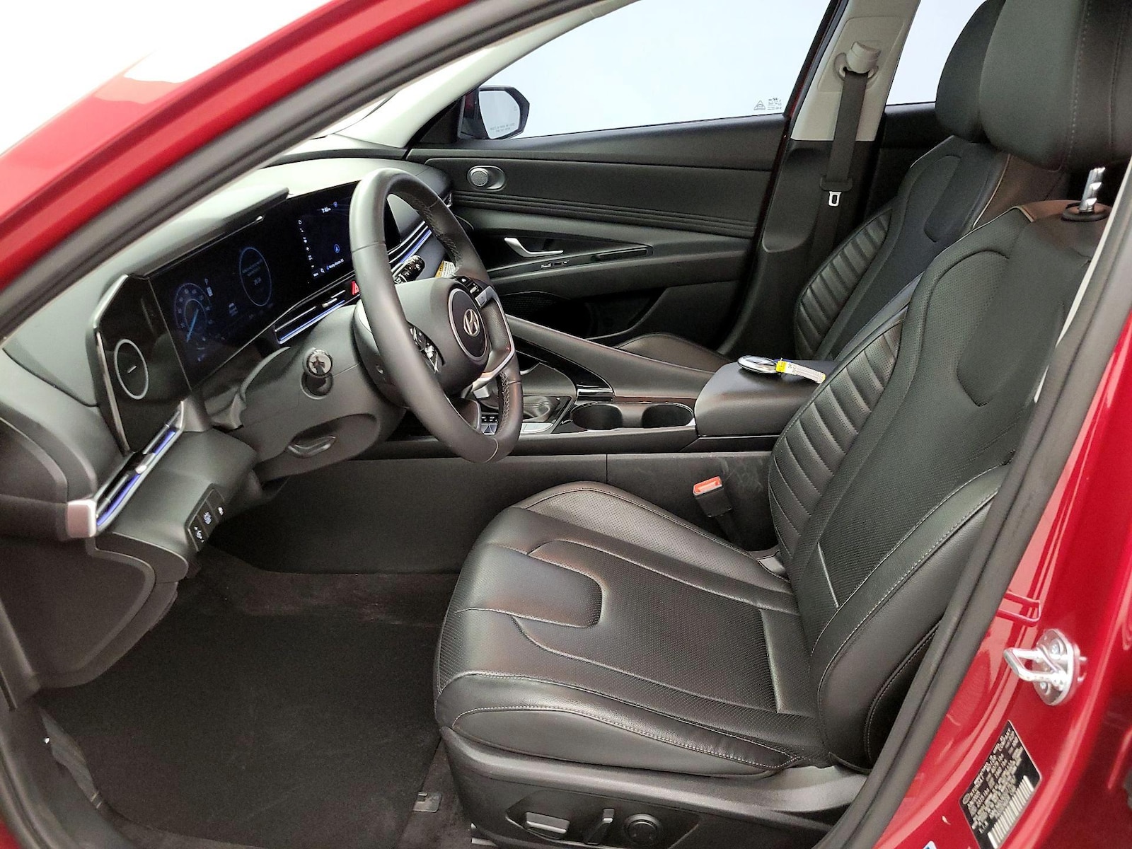 2025 Hyundai Elantra Limited - Photo 12