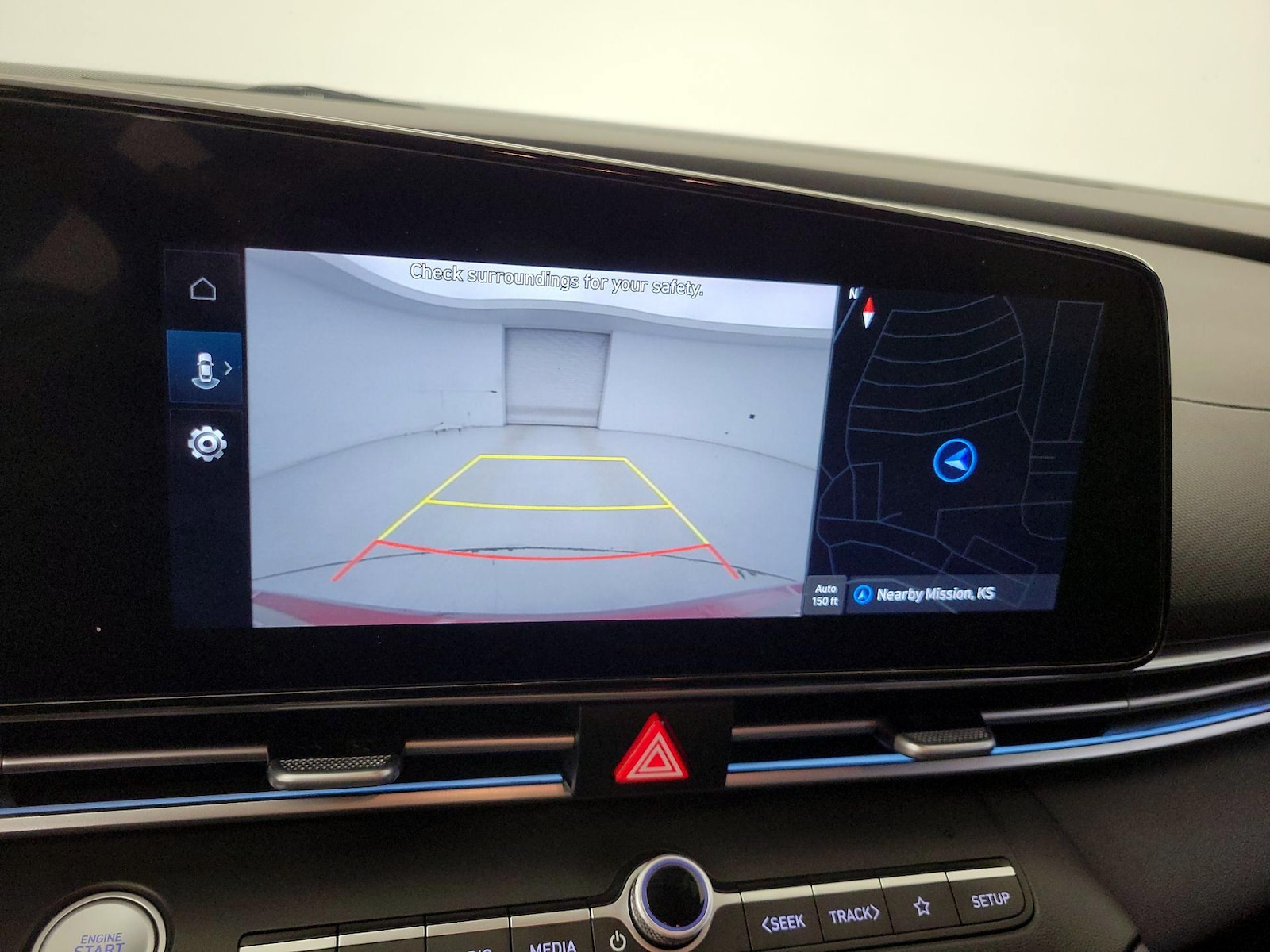 2025 Hyundai Elantra Limited - Photo 16