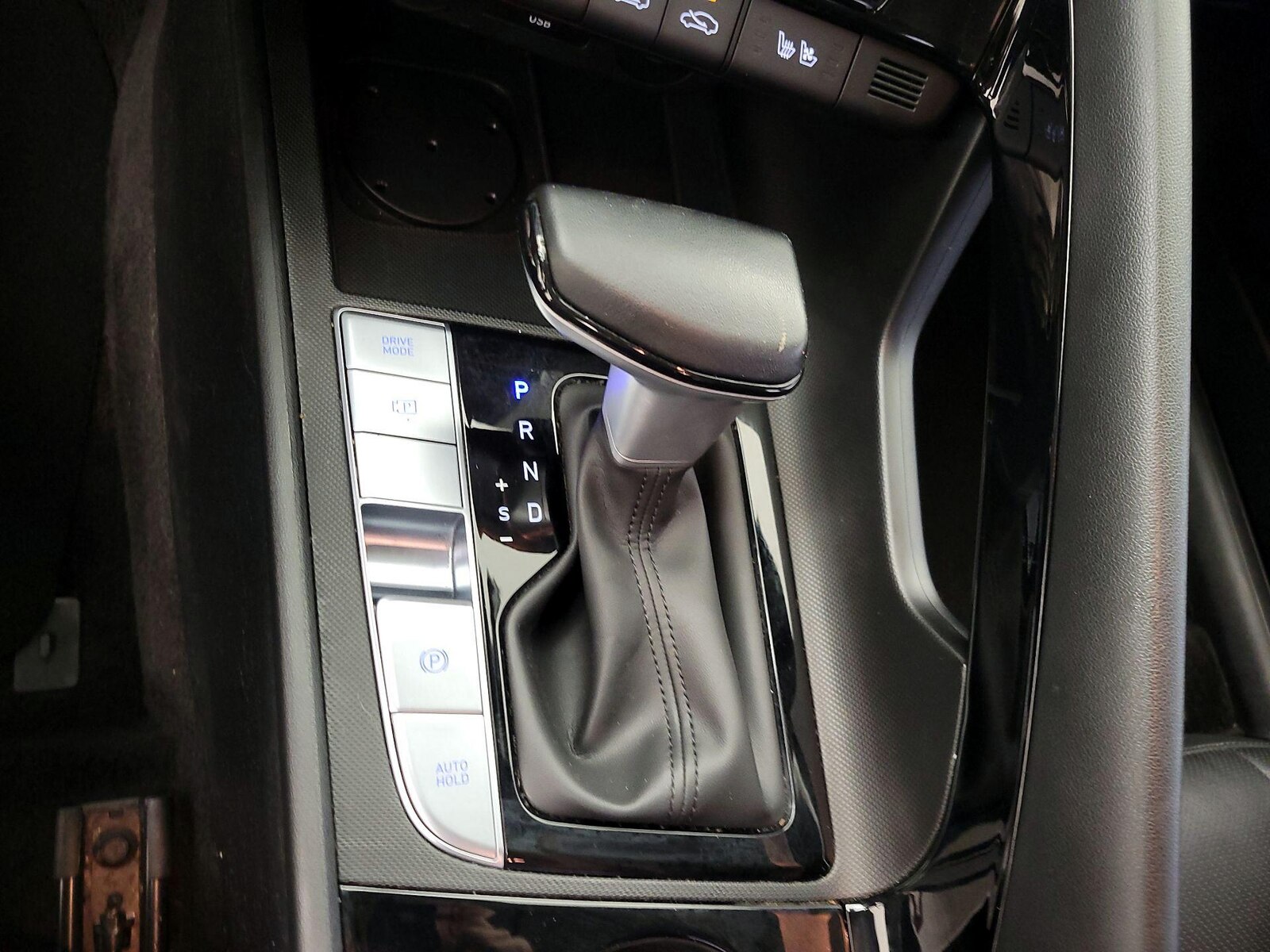 2025 Hyundai Elantra Limited - Photo 19