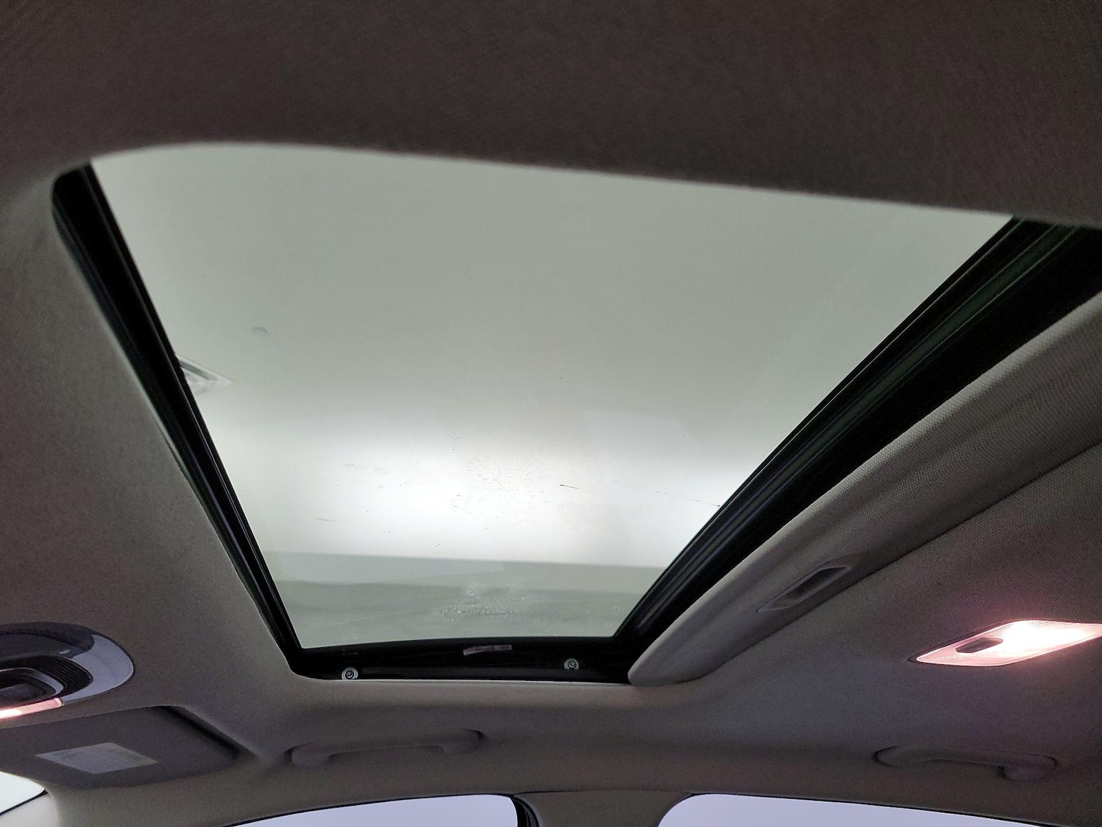 2025 Hyundai Elantra Limited - Photo 21