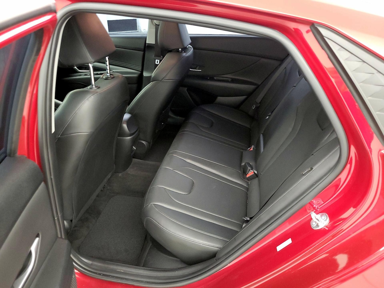 2025 Hyundai Elantra Limited - Photo 22