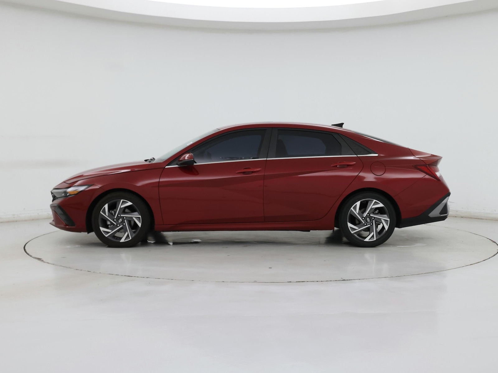 2025 Hyundai Elantra Limited - Photo 4