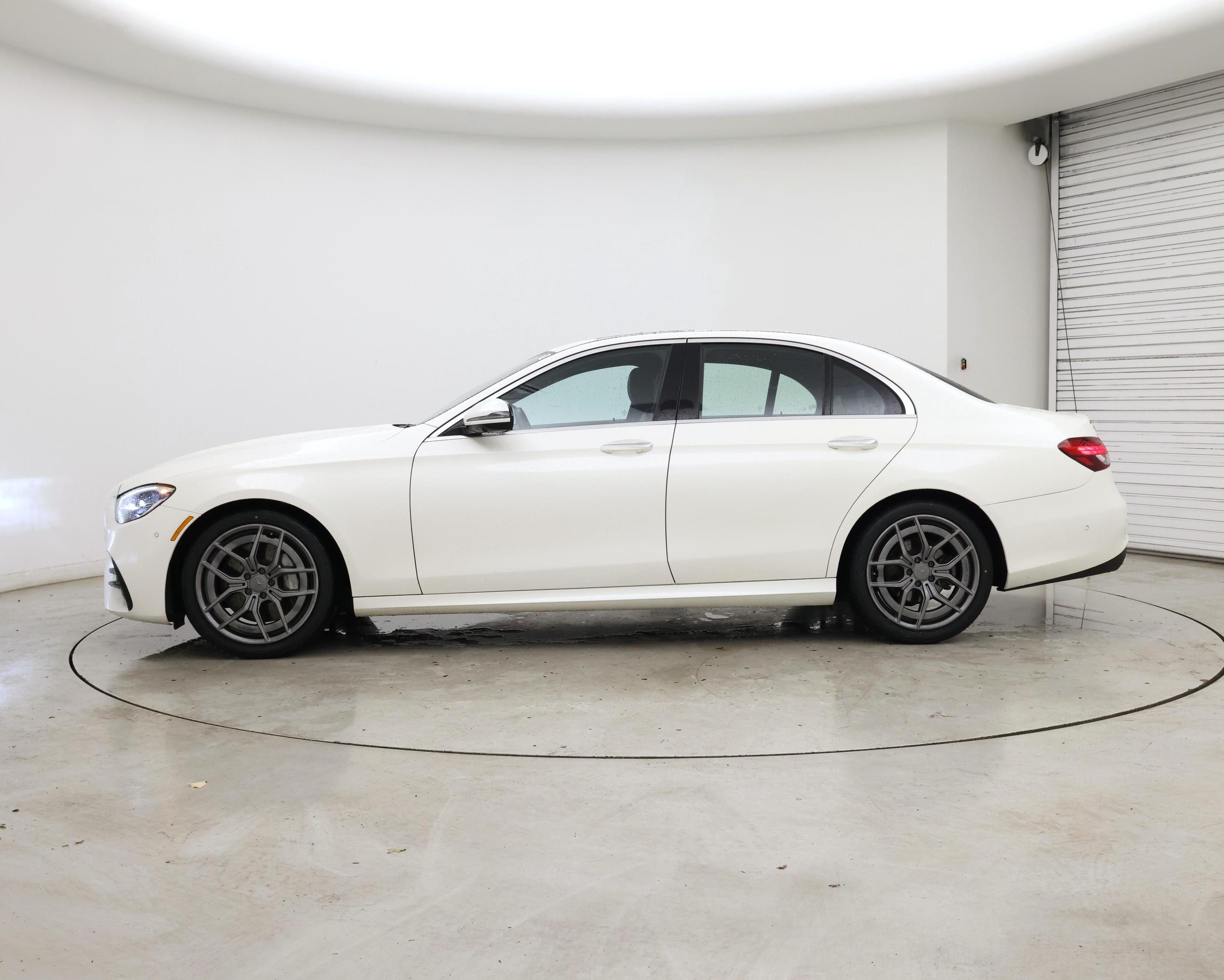 Thumbnail: 2022 Mercedes-Benz E-Class - 3