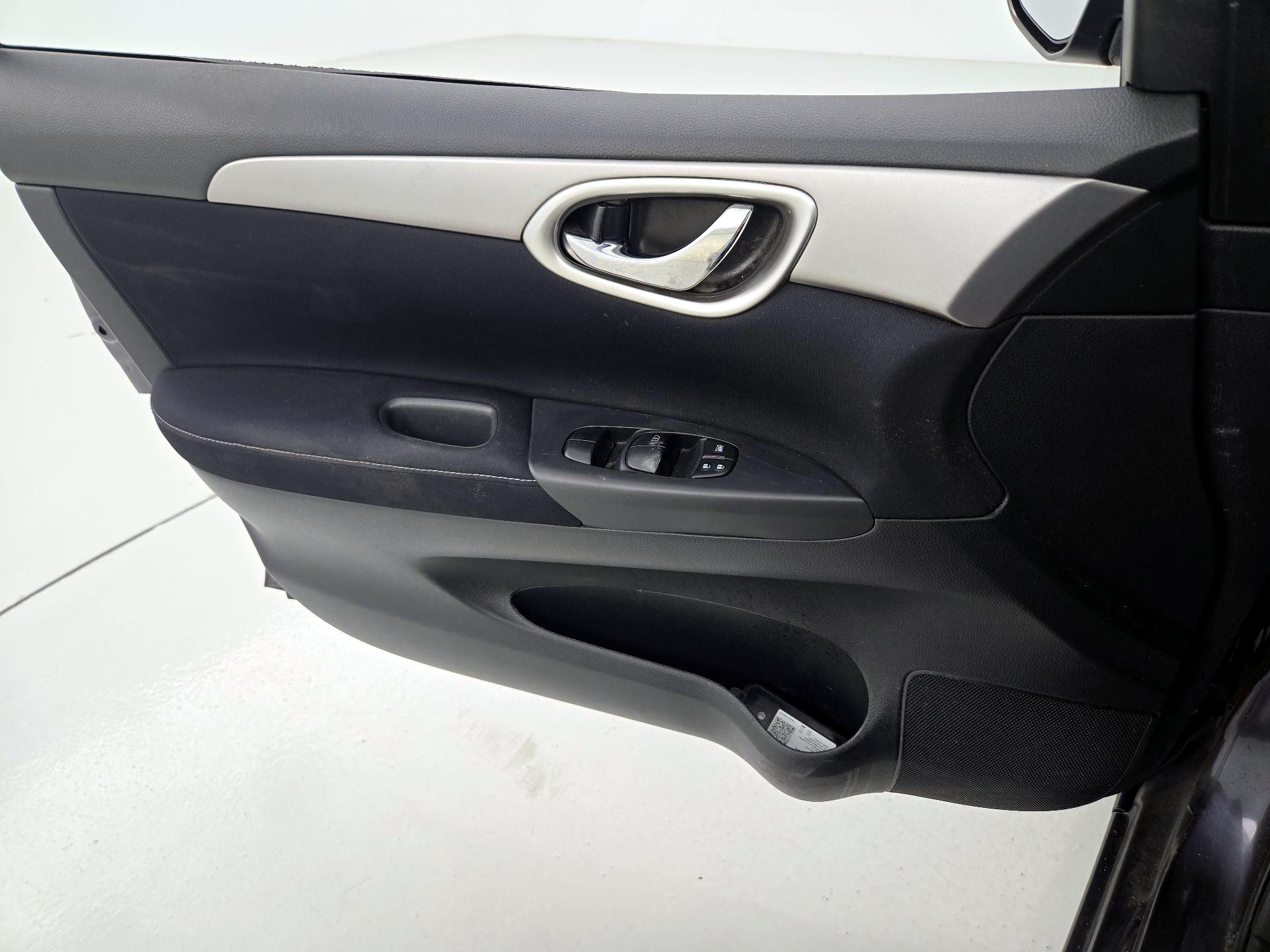 Thumbnail: 2014 Nissan Sentra - 12