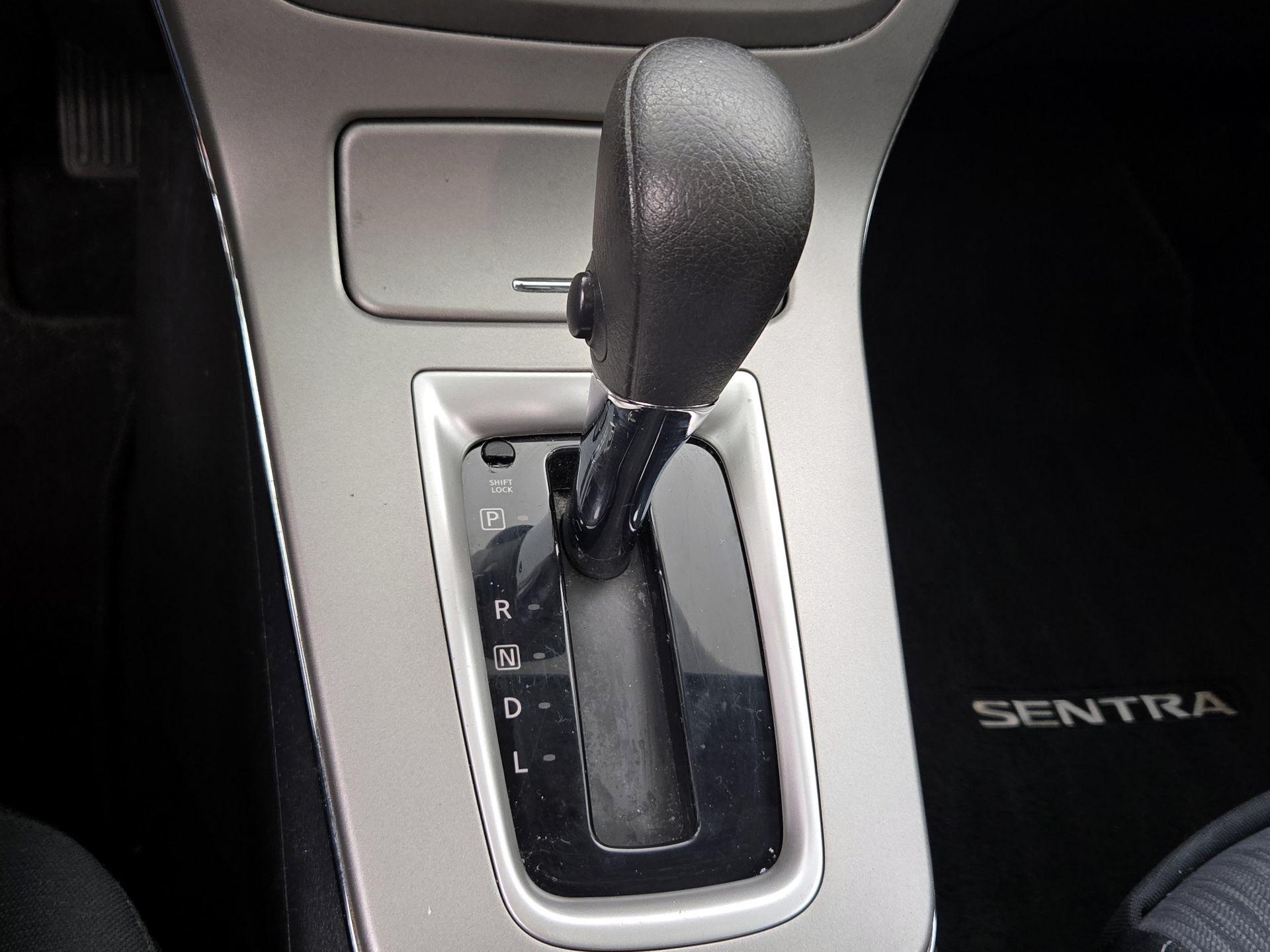 Thumbnail: 2014 Nissan Sentra - 16
