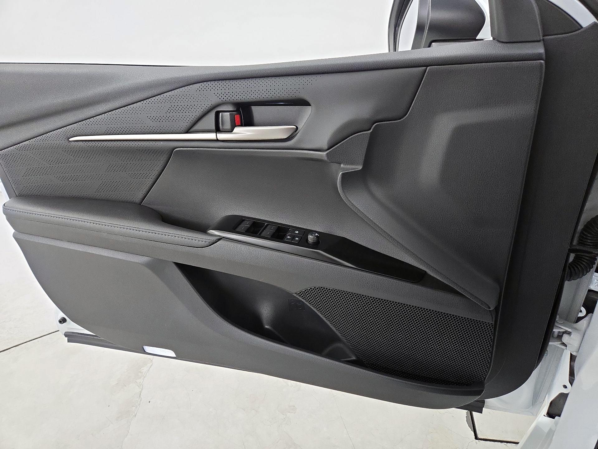 Thumbnail: 2025 Toyota Camry - 12