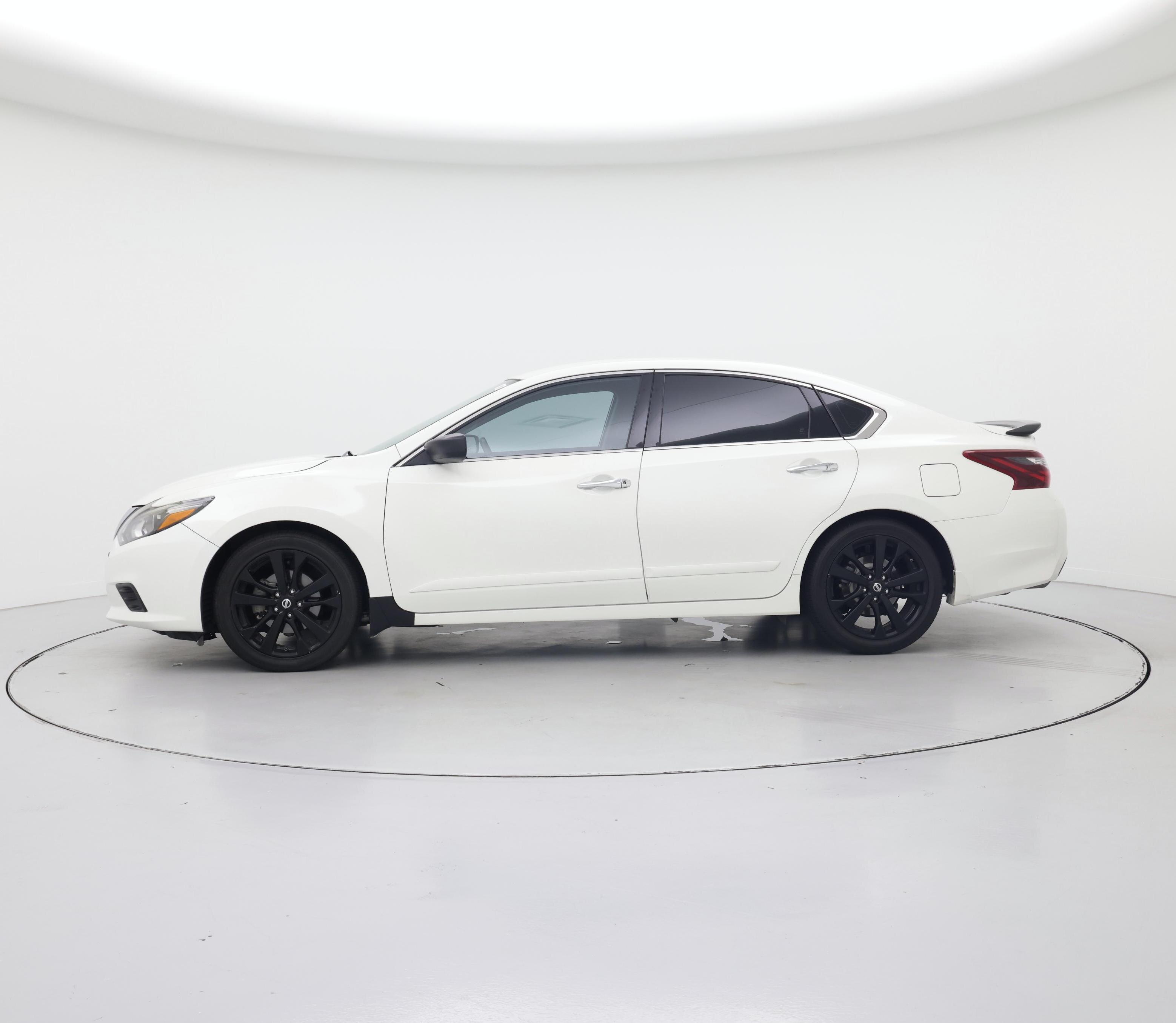 Thumbnail: 2017 Nissan Altima - 3