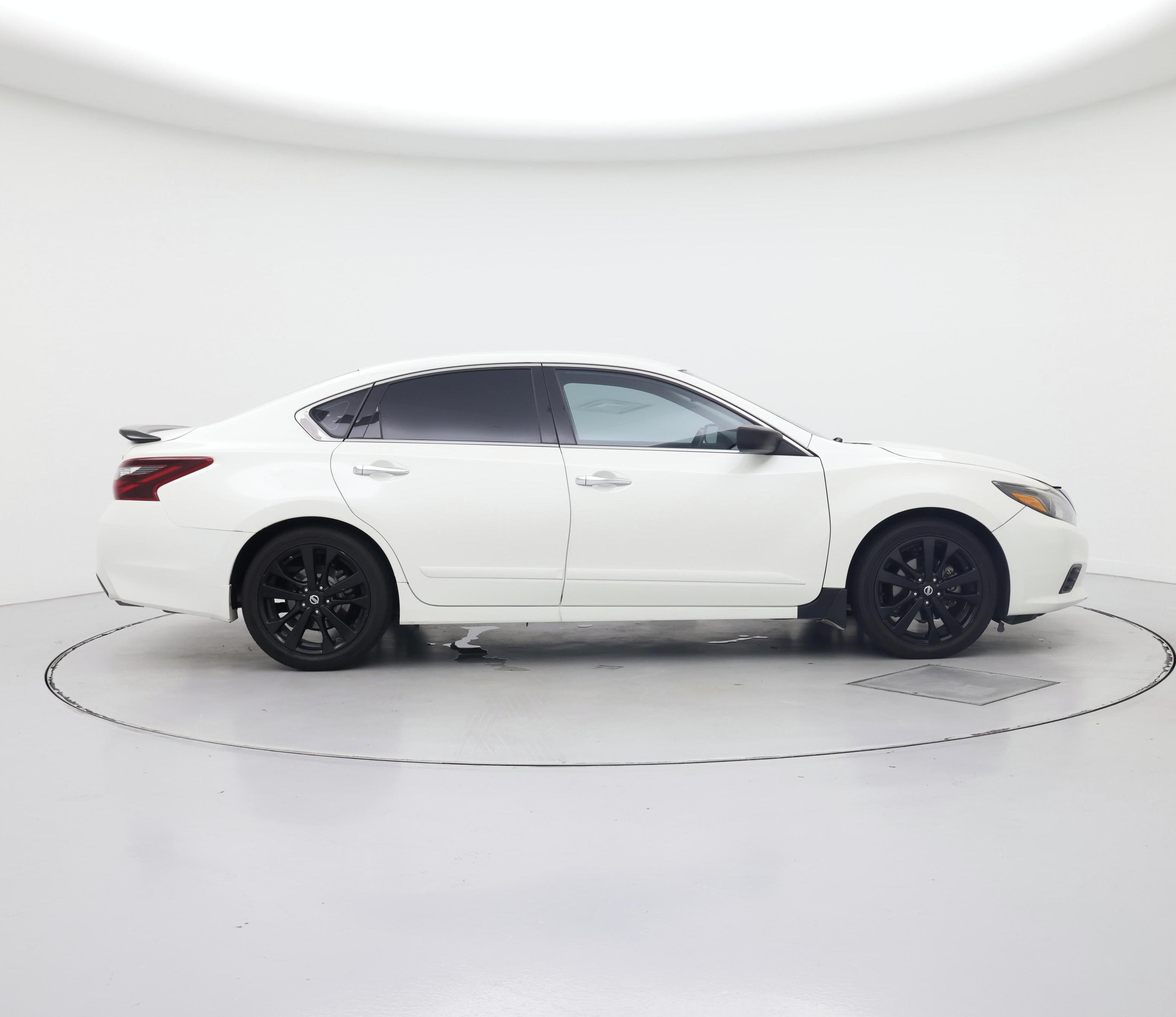 Thumbnail: 2017 Nissan Altima - 7