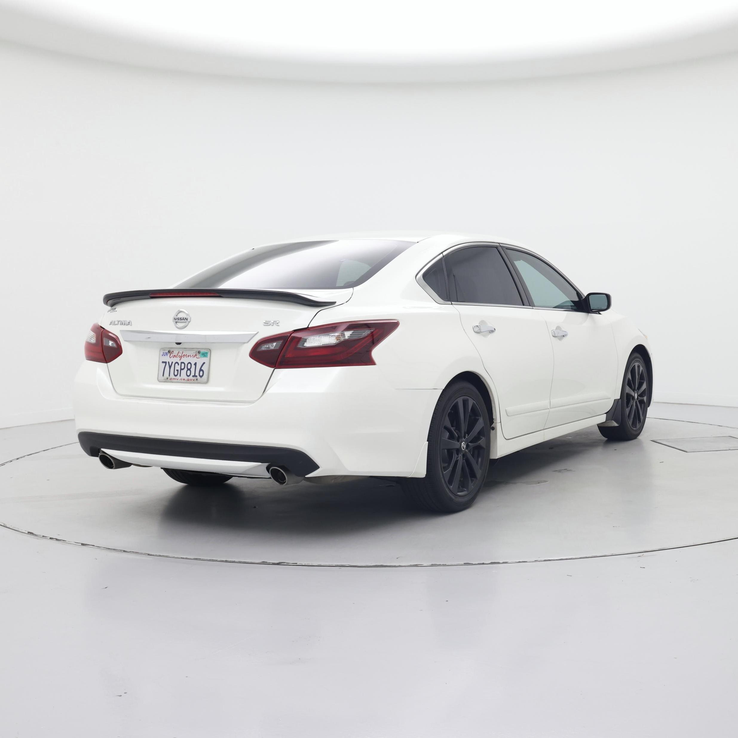 Thumbnail: 2017 Nissan Altima - 8