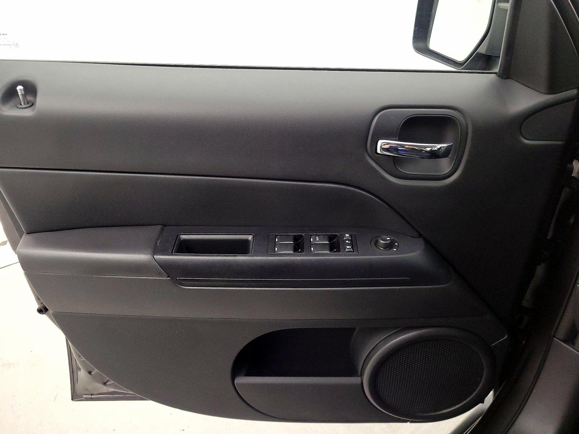 Thumbnail: 2014 Jeep Patriot - 12
