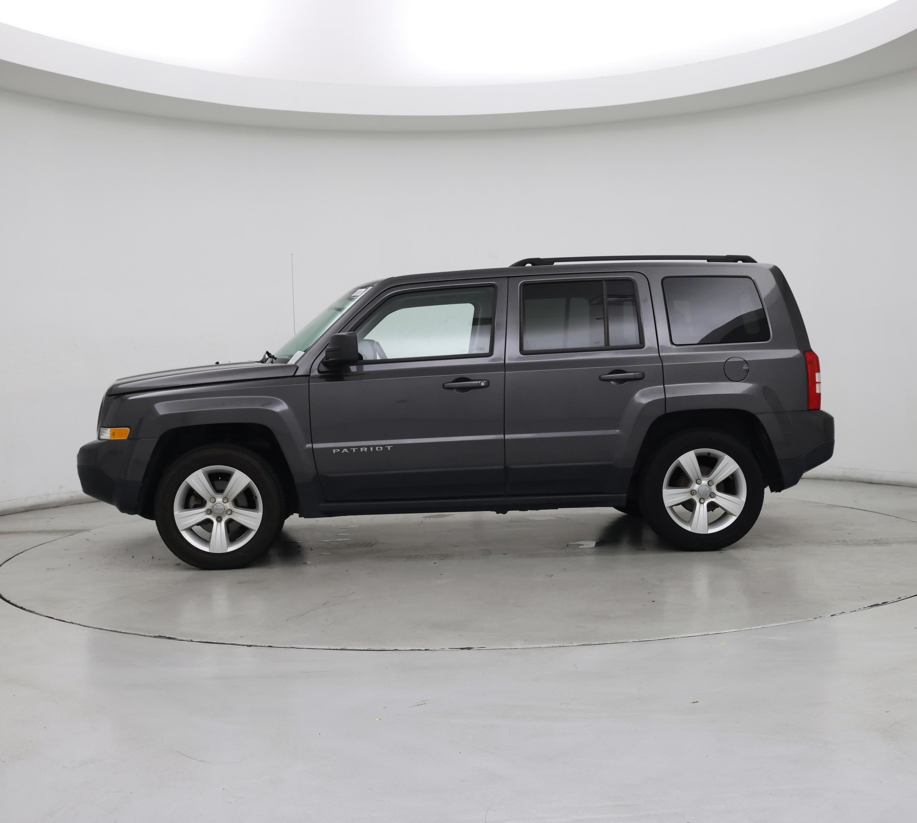 Thumbnail: 2014 Jeep Patriot - 3