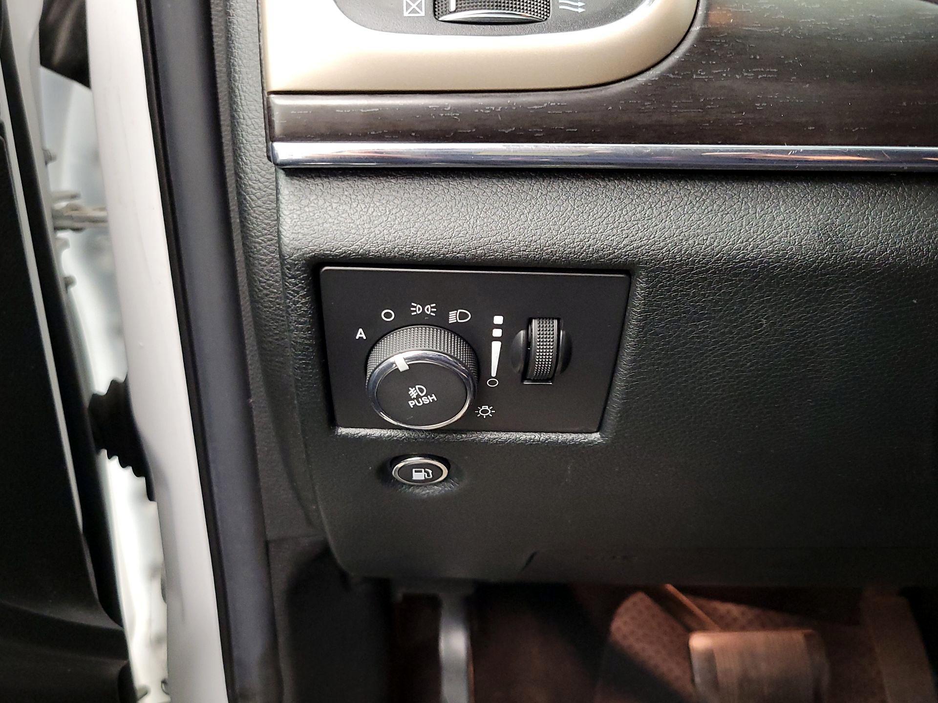 Thumbnail: 2014 Jeep Grand Cherokee - 13