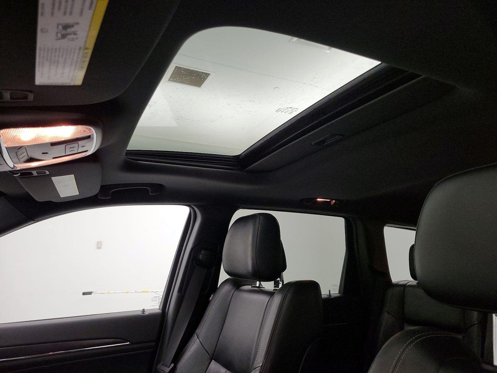 Sunroof(s) & Overhead Airbags