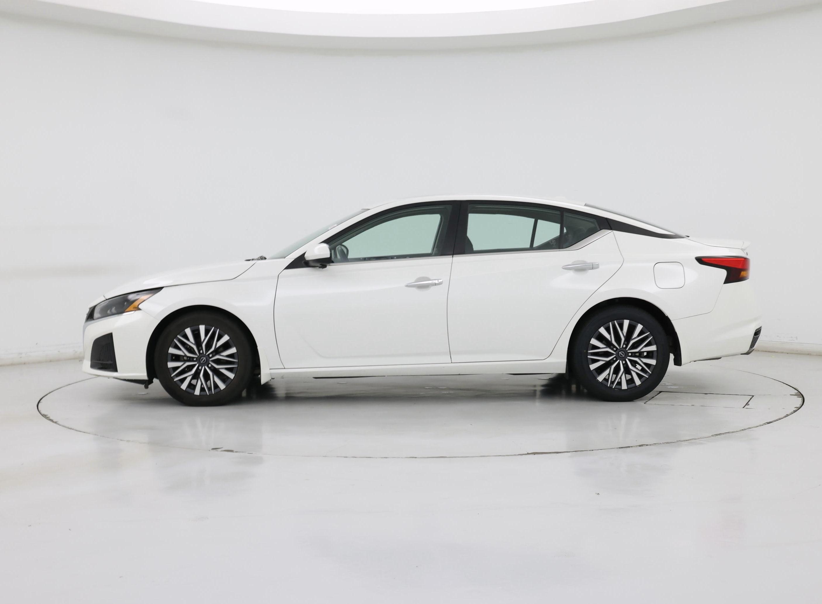 Thumbnail: 2024 Nissan Altima - 3