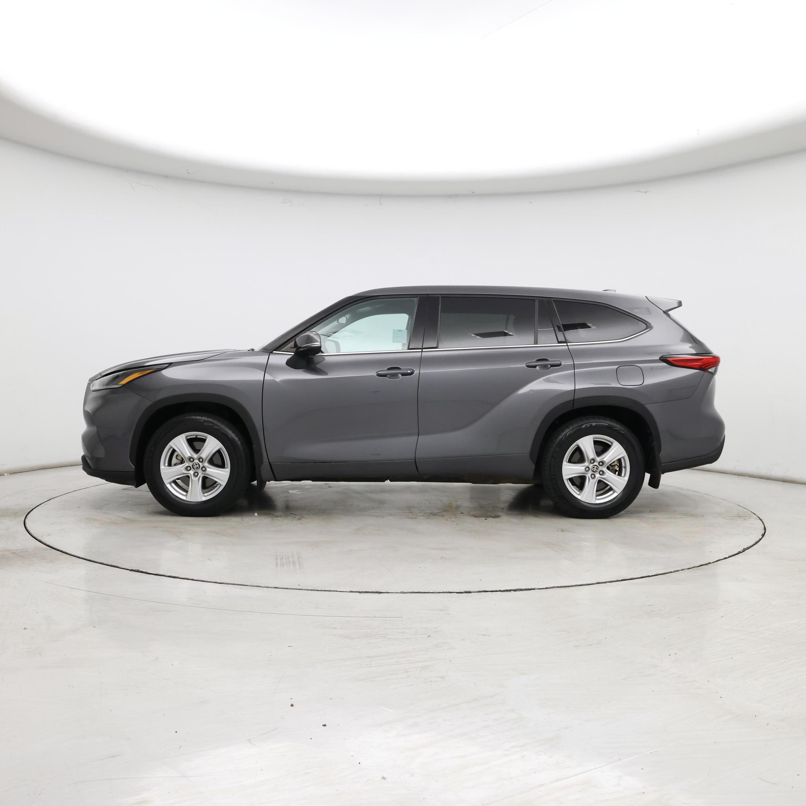 Thumbnail: 2021 Toyota Highlander - 3