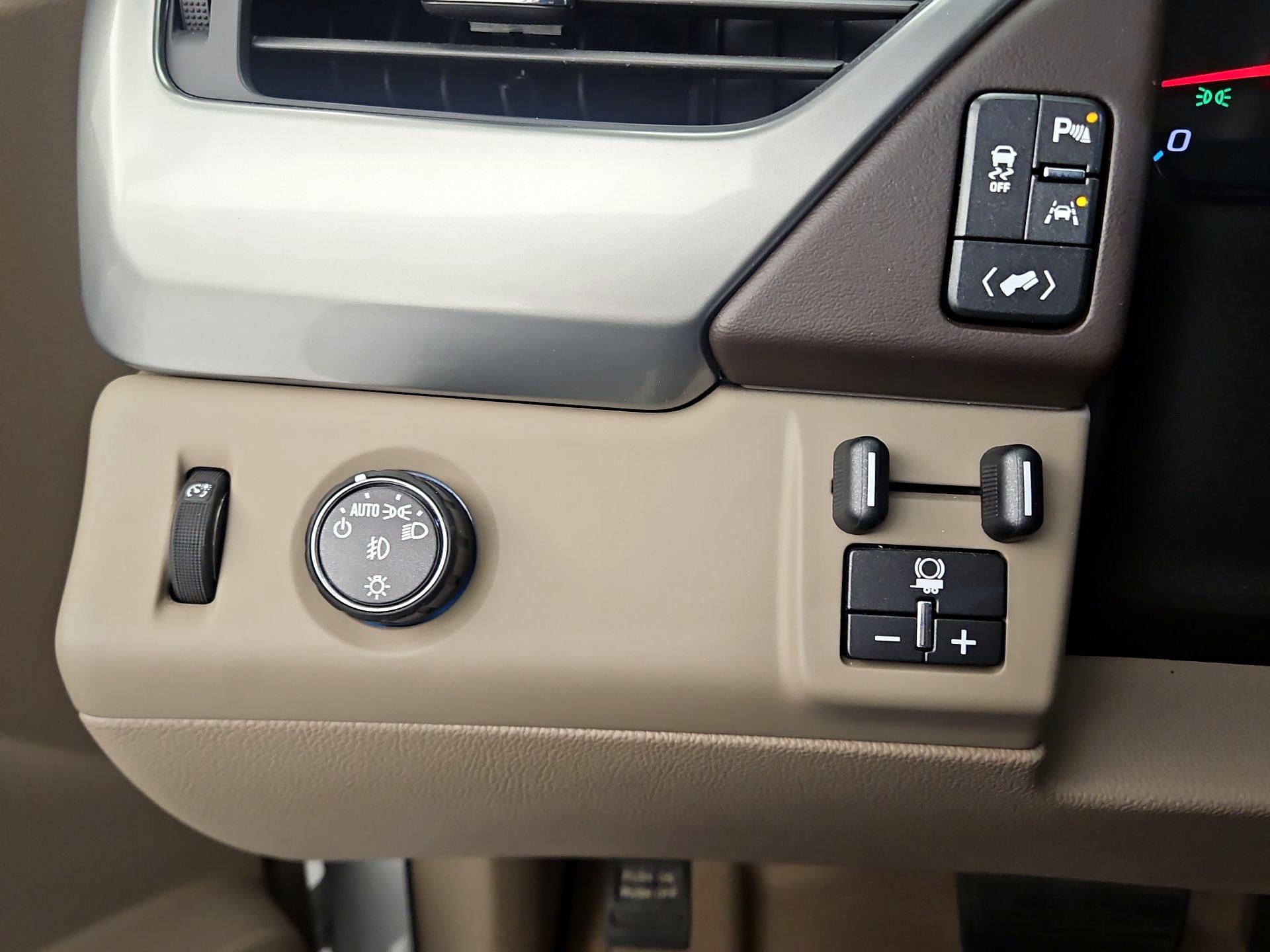 Thumbnail: 2018 Chevrolet Tahoe - 13