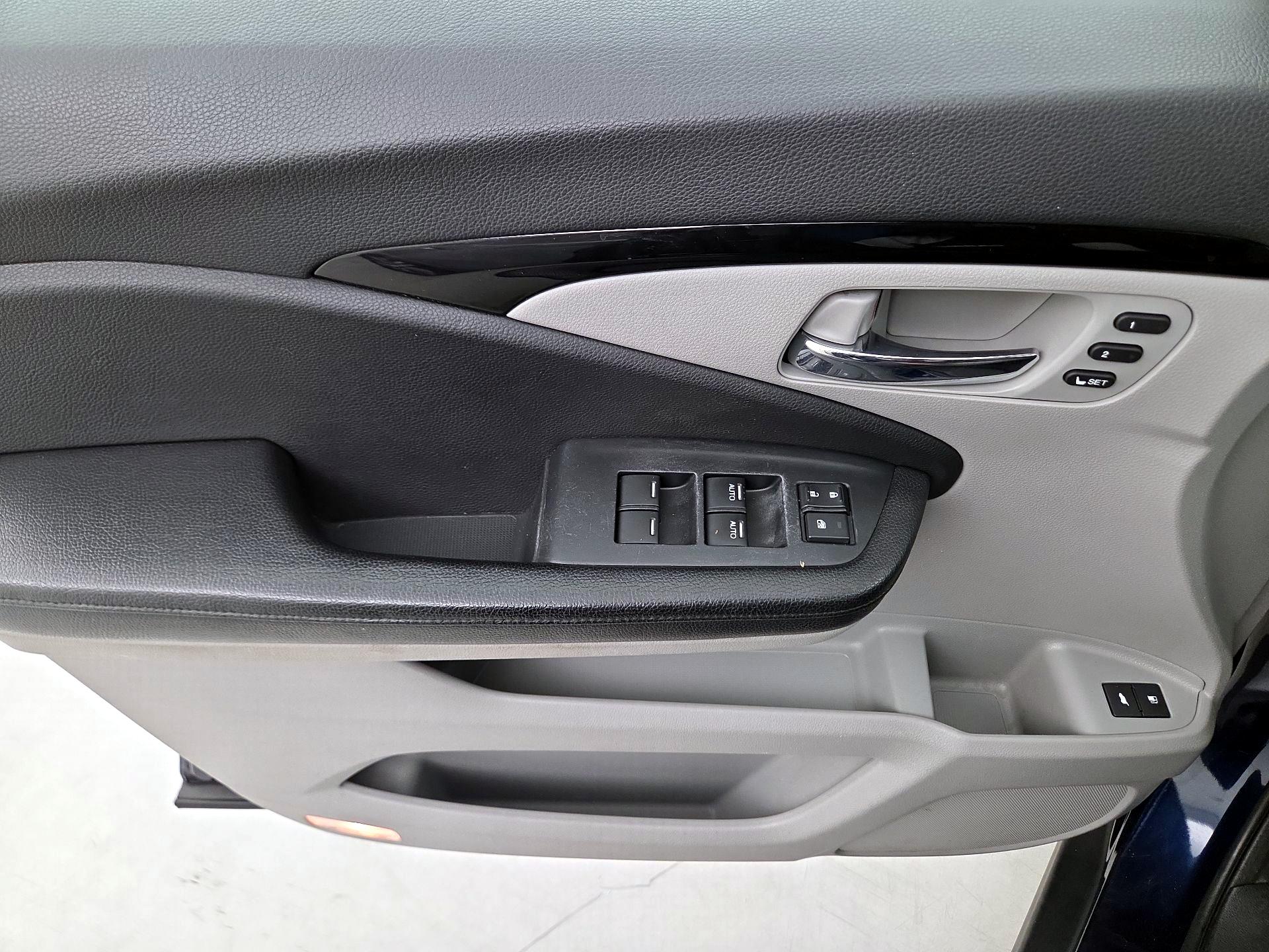 Thumbnail: 2016 Honda Pilot - 12