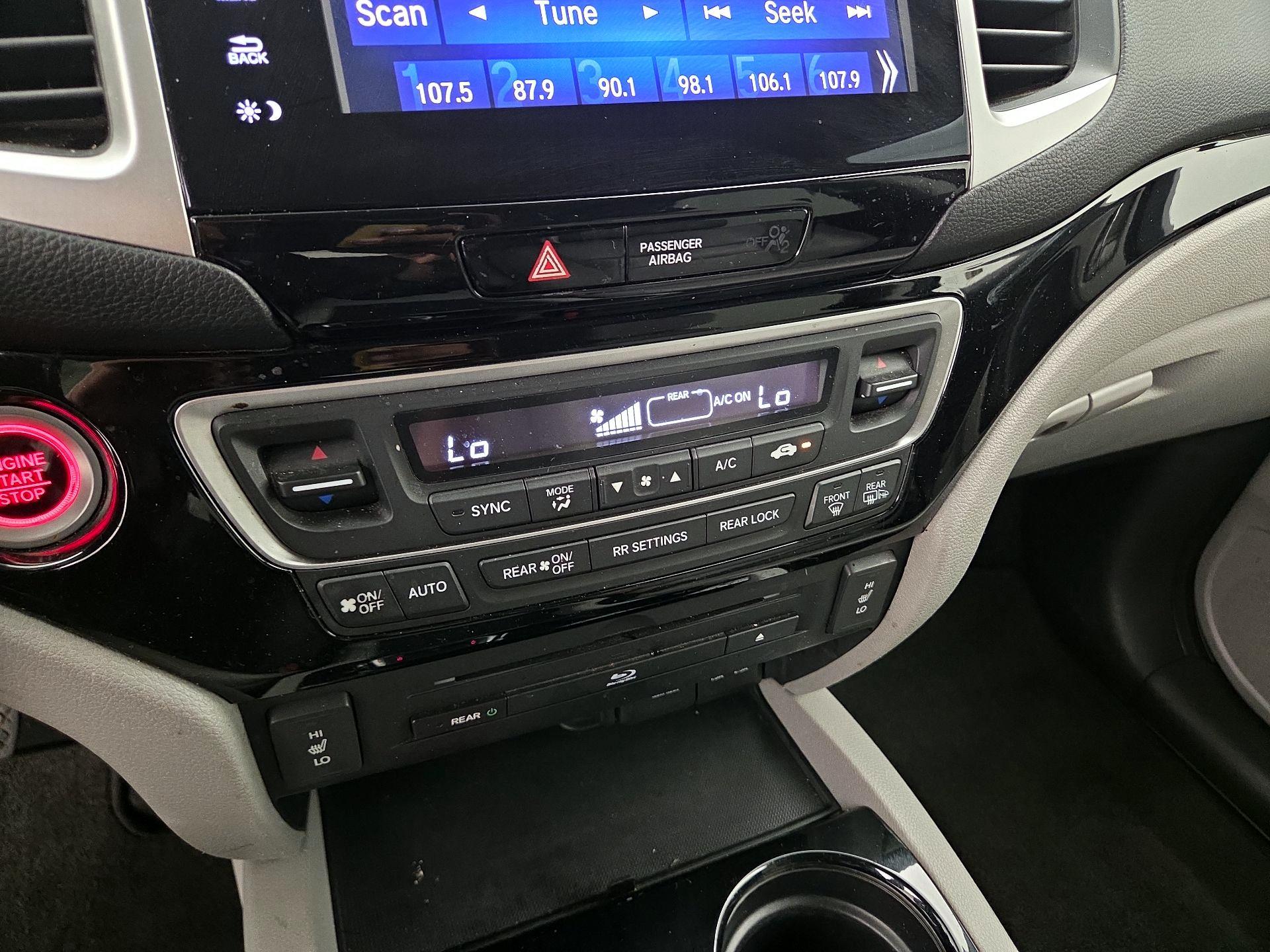 Thumbnail: 2016 Honda Pilot - 17