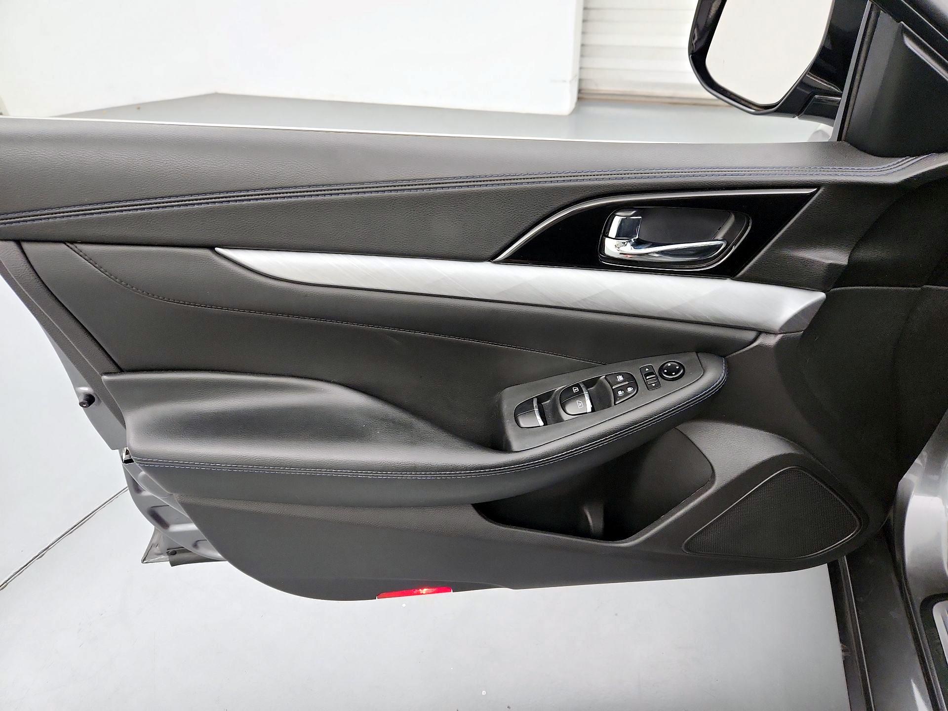 Thumbnail: 2016 Nissan Maxima - 12