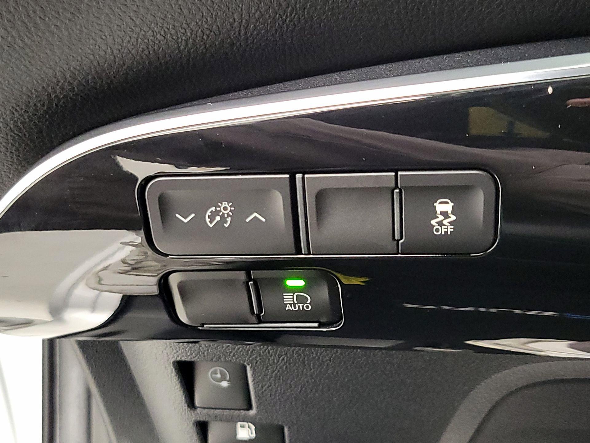 Thumbnail: 2019 Toyota Prius Prime - 13