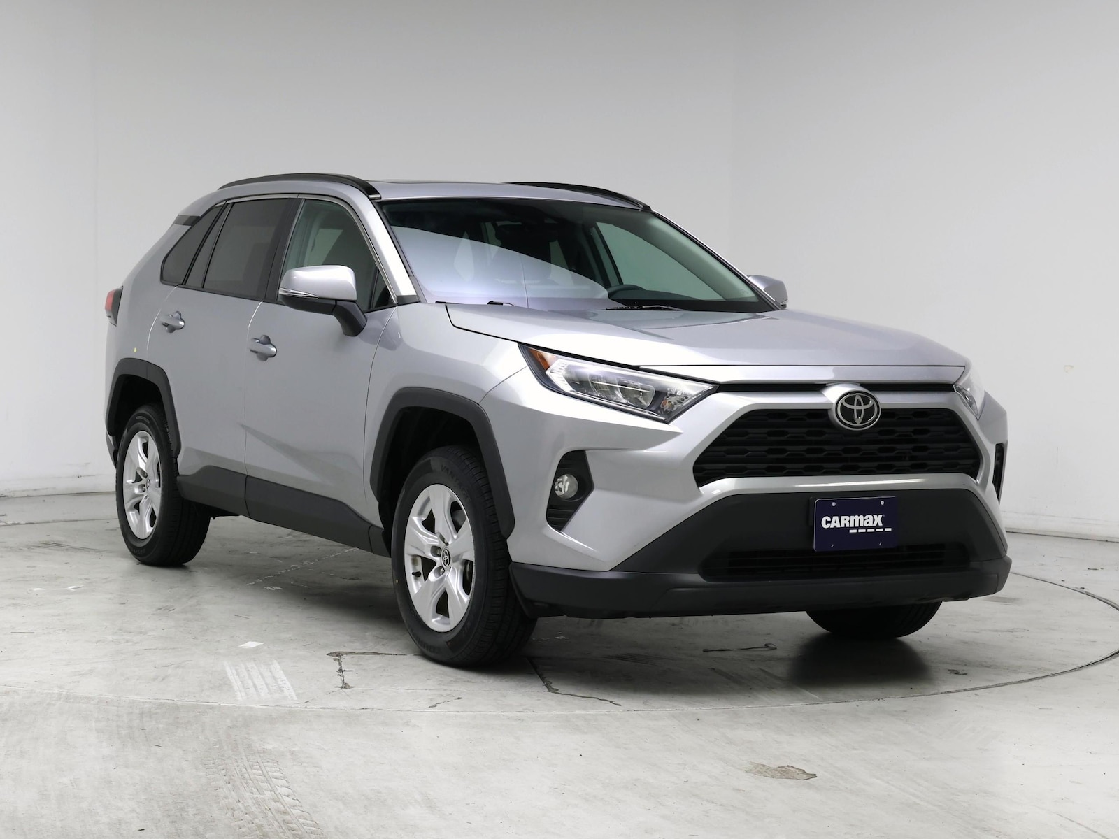 2021 Toyota RAV4 XLE - Photo 2