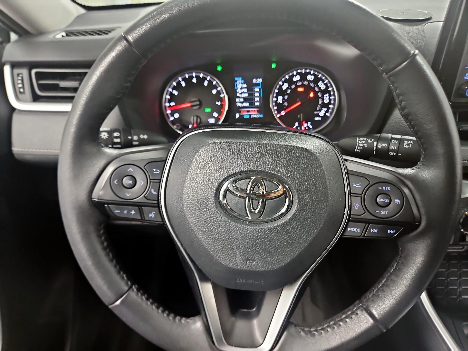 Thumbnail: 2021 Toyota RAV4 - 10
