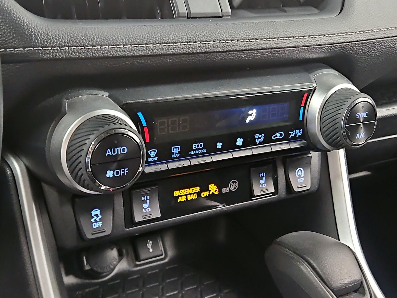 2021 Toyota RAV4 XLE - Photo 17