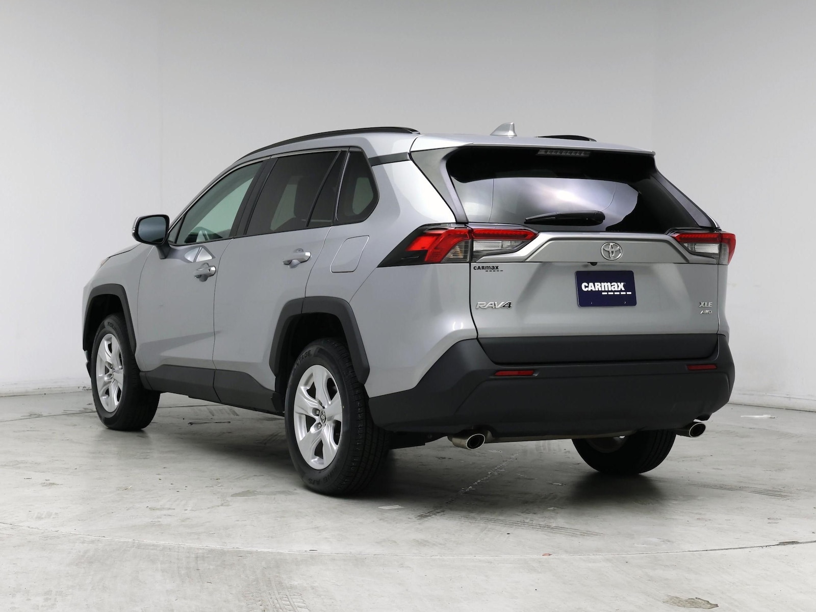 2021 Toyota RAV4 XLE - Photo 3