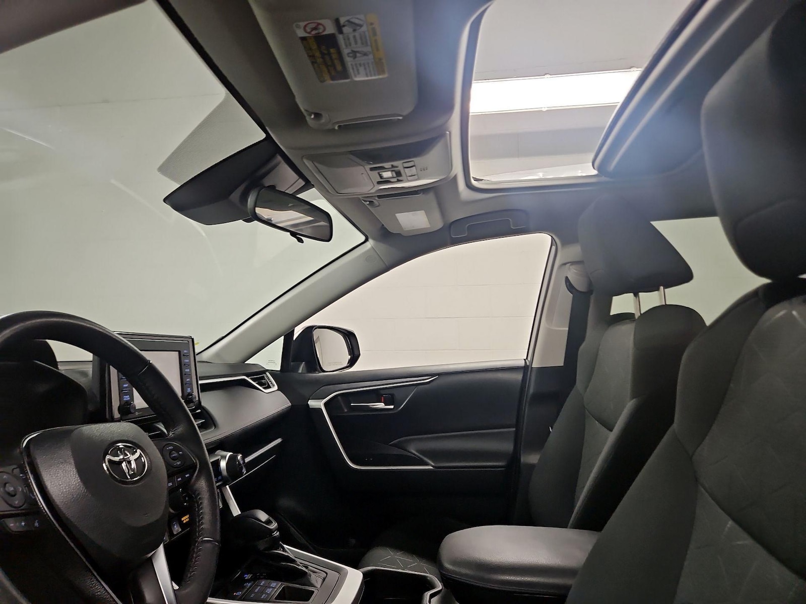 2021 Toyota RAV4 XLE - Photo 20