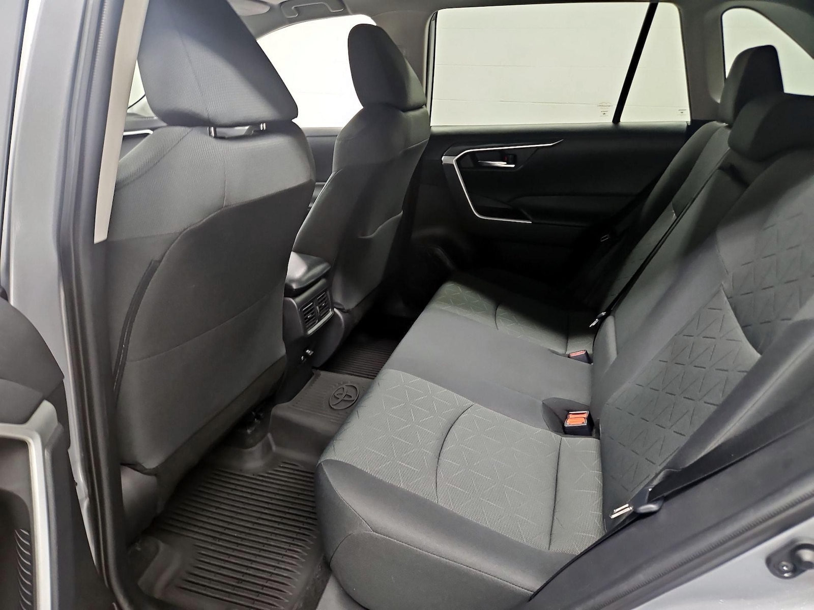 2021 Toyota RAV4 XLE - Photo 21